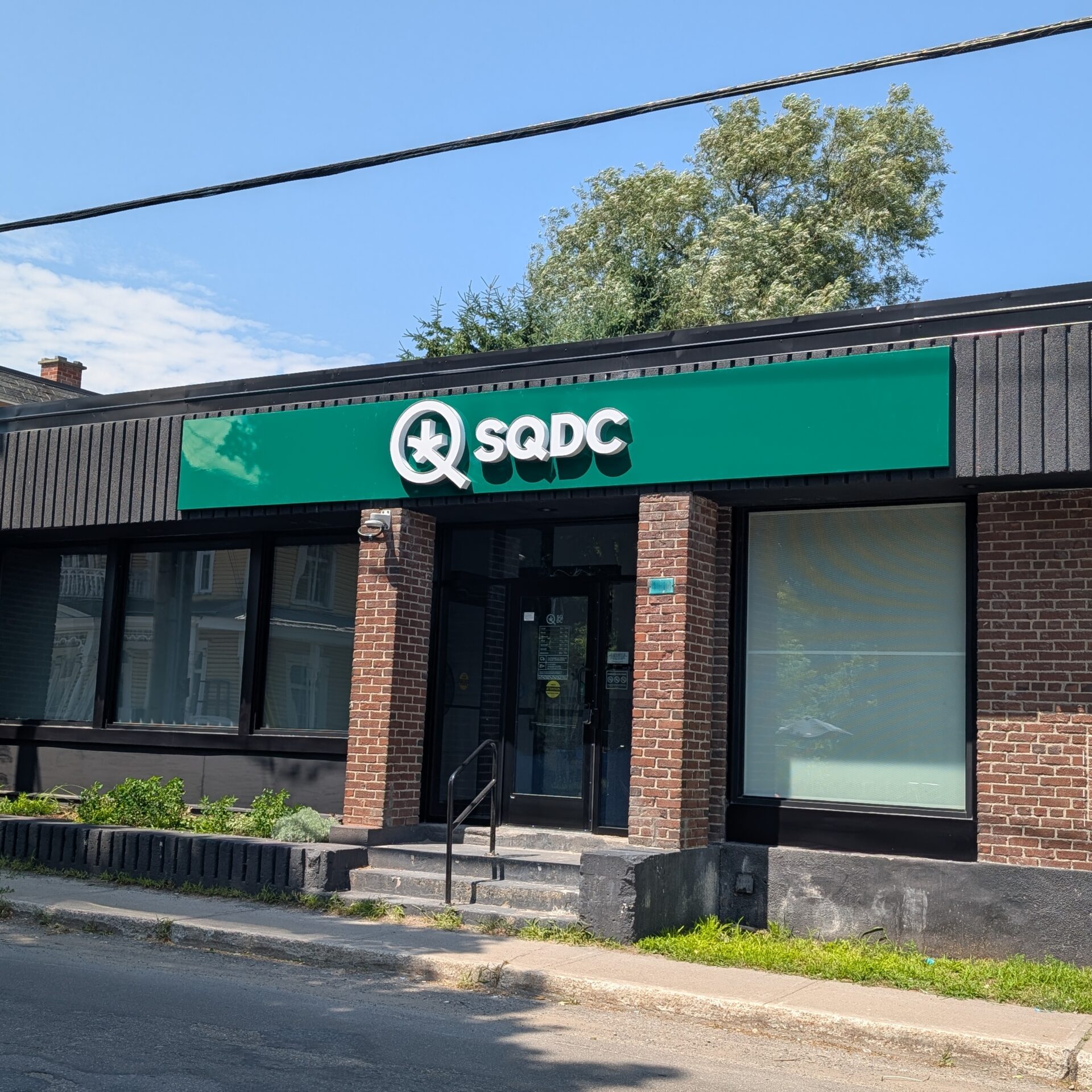 La nouvelle boutique de la Société québécoise du cannabis se trouve au 4310 rue Principale à Saint-Félix-de-Valois. (Photo Médialo – Jason Joly)