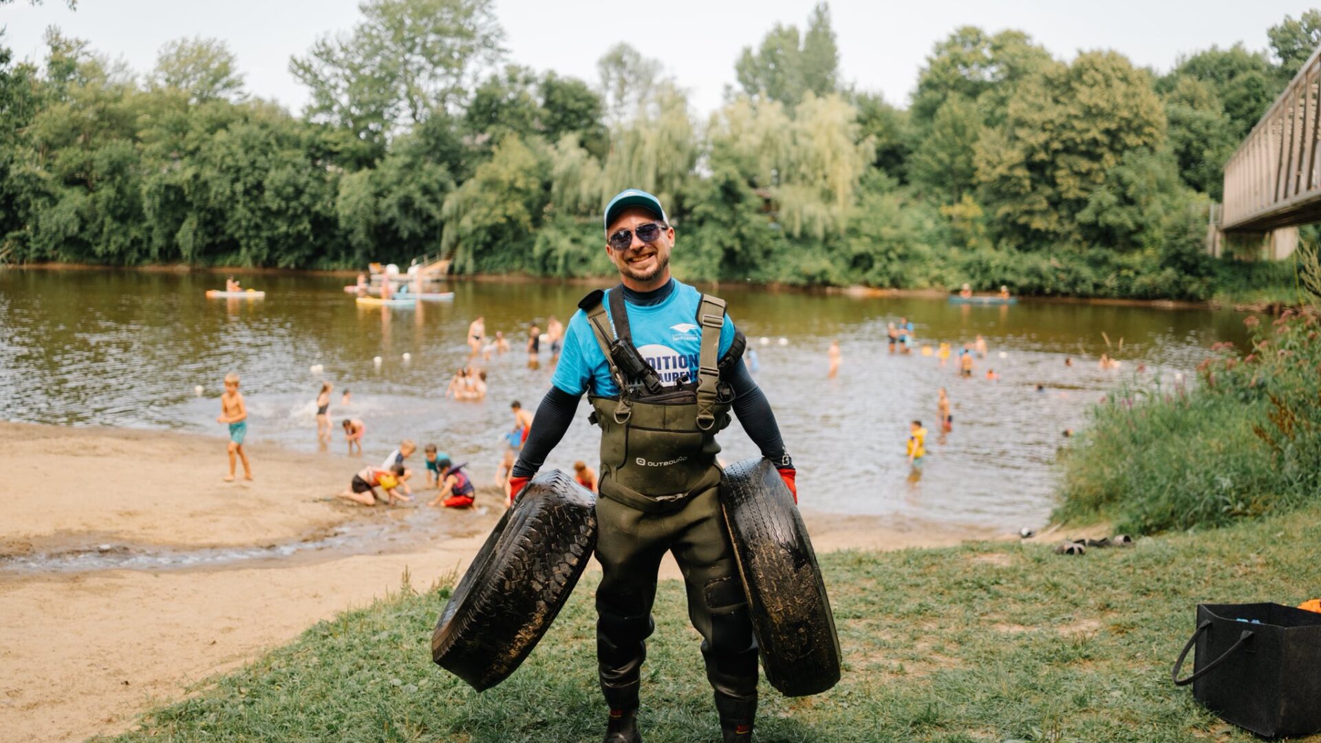 Avec son équipe, le co-fondateur de Mission 1000 tonnes, Jimmy Vigneux, a retiré 1518 livres de déchets de la rivière L’Assomption. (Photo gracieuseté - Yanick Lespérance)