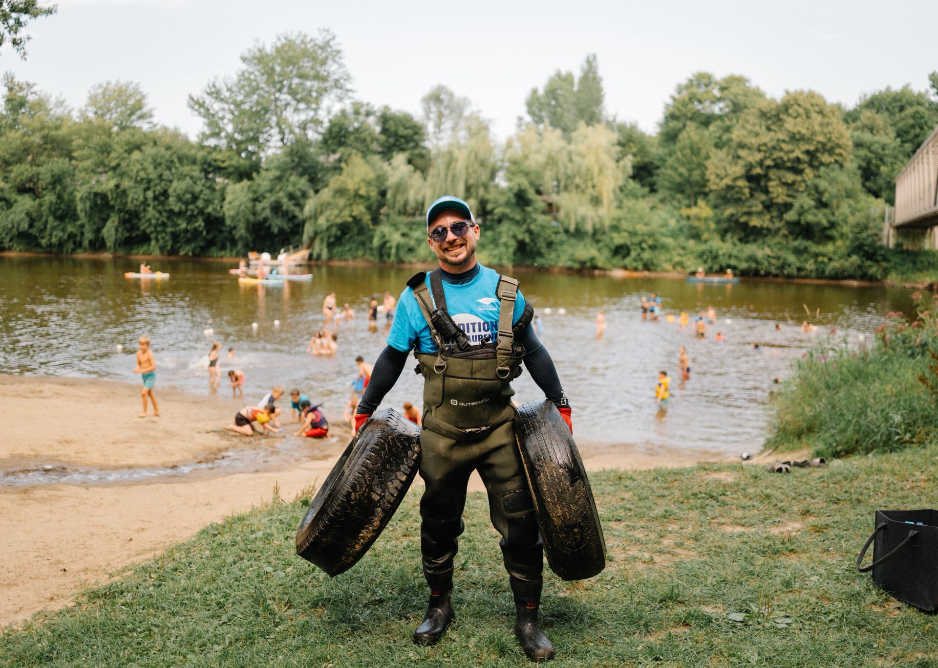 Avec son équipe, le co-fondateur de Mission 1000 tonnes, Jimmy Vigneux, a retiré 1518 livres de déchets de la rivière L’Assomption. (Photo gracieuseté - Yanick Lespérance)