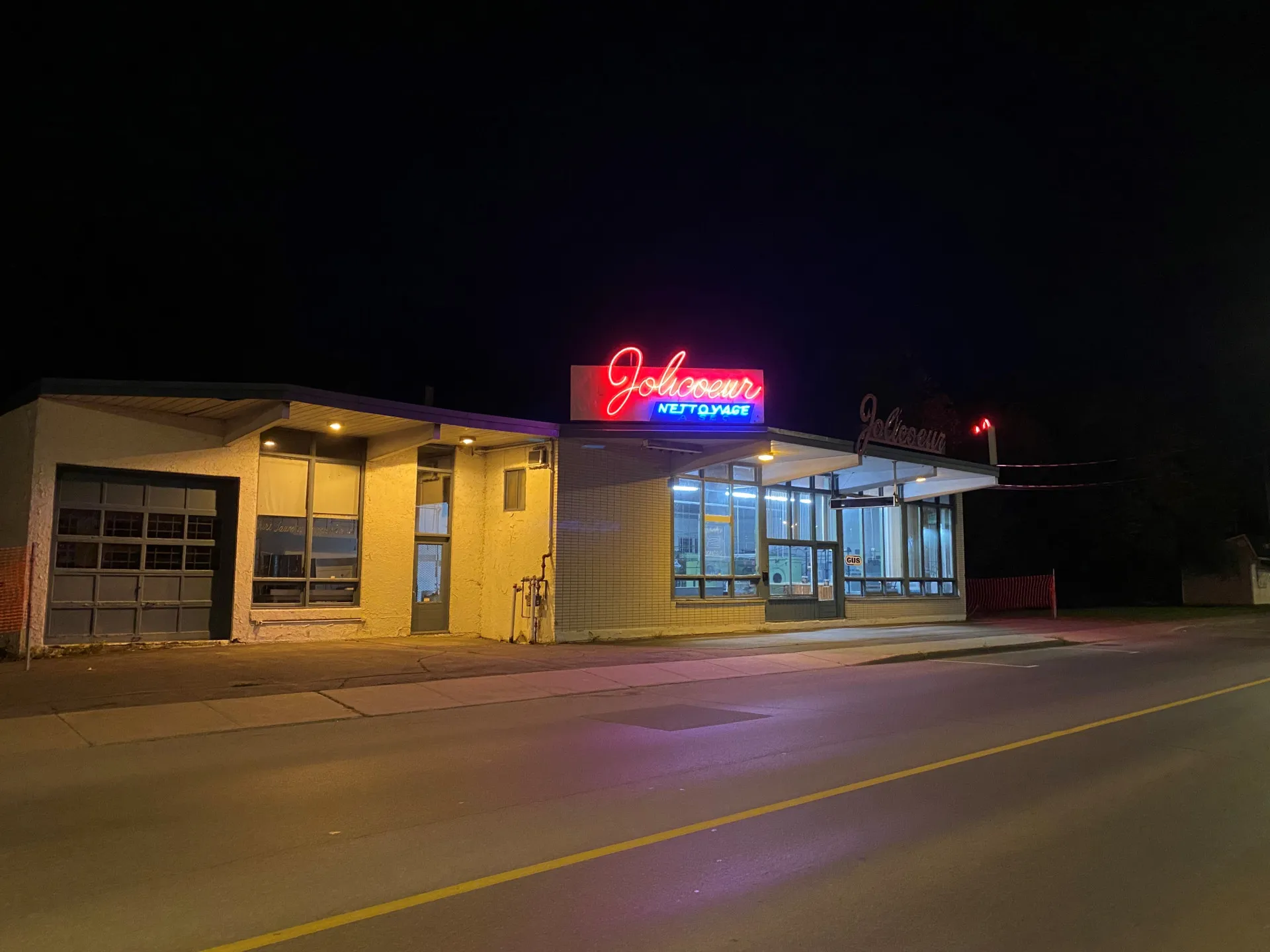 Malgré sa fermeture en 2022, le Nettoyeur Jolicoeur demeure un symbole du patrimoine commercial joliettain. (Photo gracieuseté – André Nadeau)
