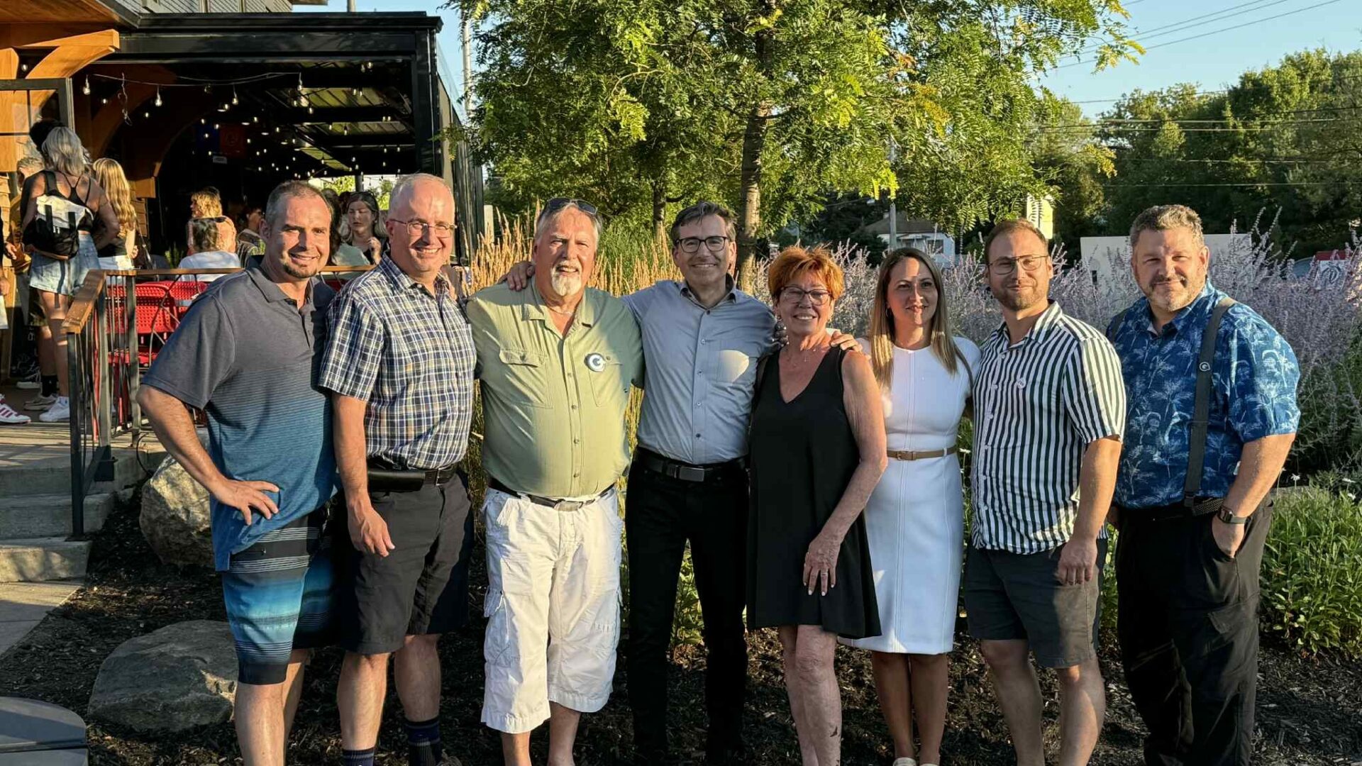 Nicolas Proulx, Parti québécois de Deux-Montagnes; Nicolas Lagacé, Parti québécois de Mirabel; Denis Royal, Parti québécois de la région Laurentides-Nord; Pascal Paradis, député de Jean-Talon; Monique Guay, Parti québécois de Prévost, Sandrine Michon, co-porte-parole femmes et jeunesse; Guillaume Freire, Parti québécois de Bertrand et Sébastien Bazinet, Parti québécois de Labelle. (Photo gracieuseté)