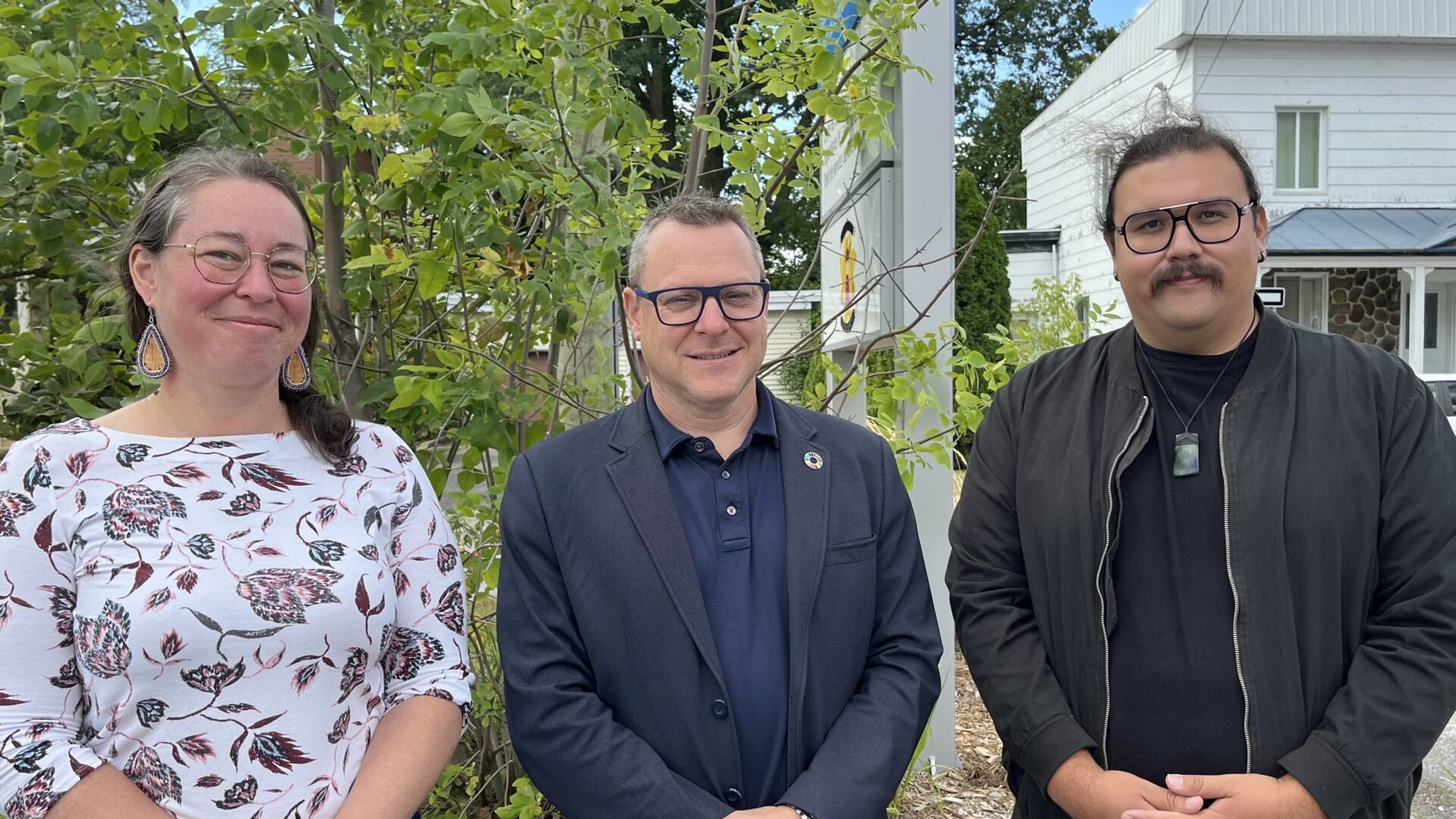 Jennifer Brazeau, Philippe Ethier et Sipi Flamand continuent de mettre en place des actions au bénéfice des usagers autochtones de la région. (Photo gracieuseté)