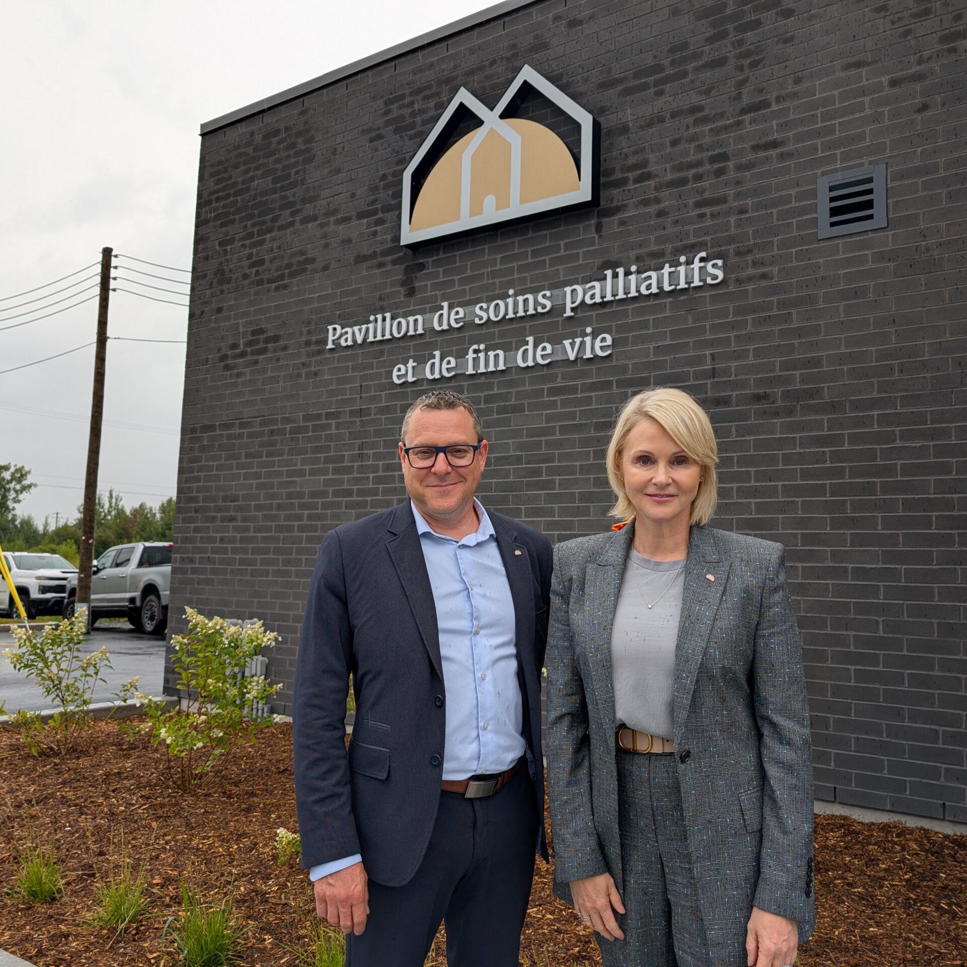 Philippe Ethier et Geneviève Biron étaient présents lors de l’inauguration du Pavillon de soins palliatifs et de fin de vie. (Photo Médialo – Jason Joly)