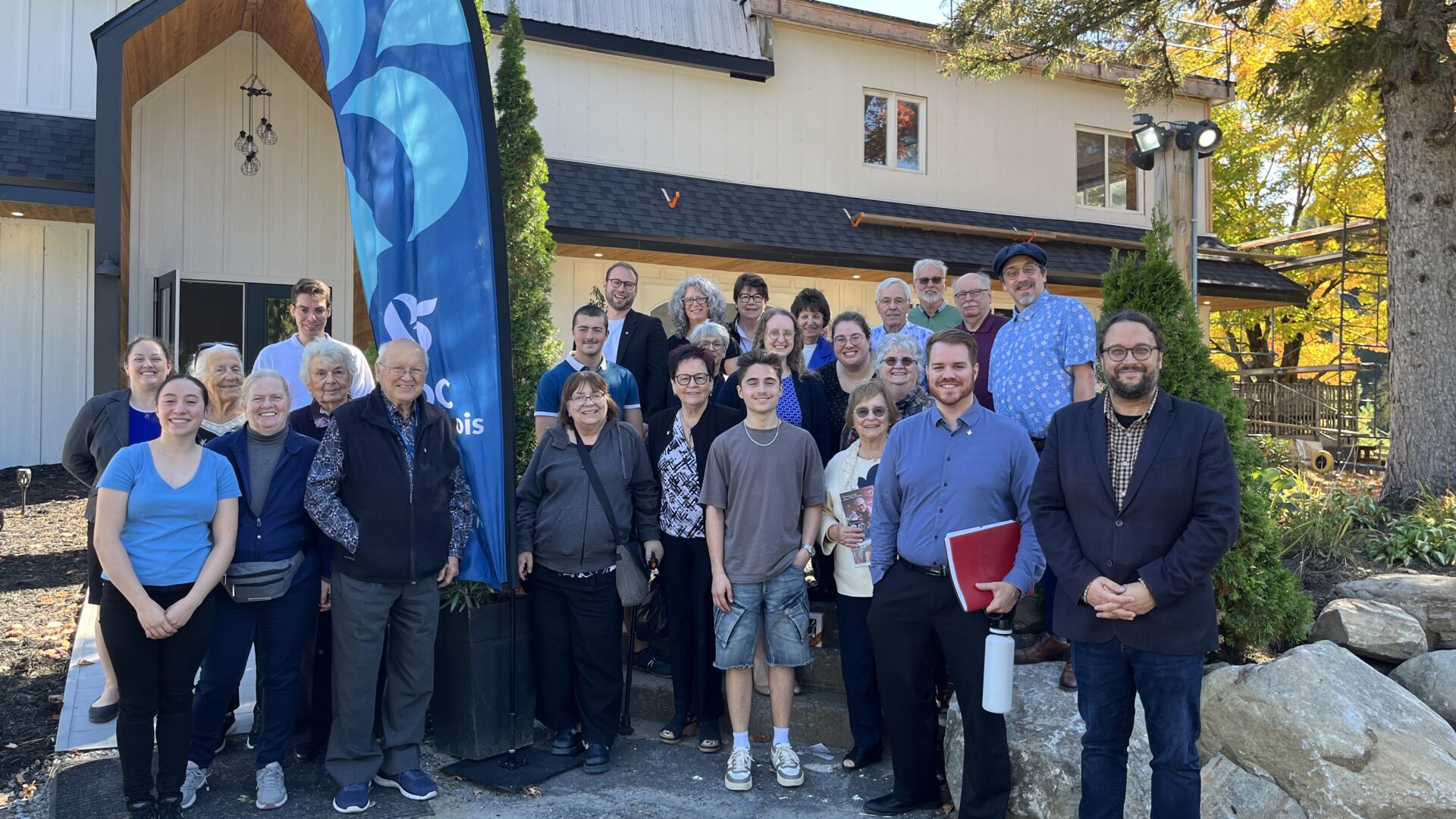 Le rassemblement en compagnie des bénévoles et des membres de l'exécutif. (Photo gracieuseté)