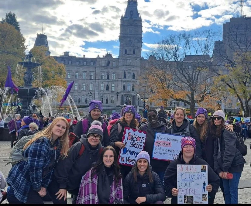 Des représentantes du CALACS Lueur d’espoir de Joliette étaient présentes à Québec pour la Marche mondiale des femmes. (Photo gracieuseté)