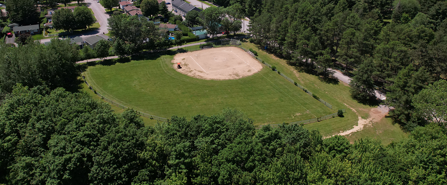 Le terrain de baseball du parc du Bois-Brûlé était rendu à la fin de sa vie utile. (Photo gracieuseté)
