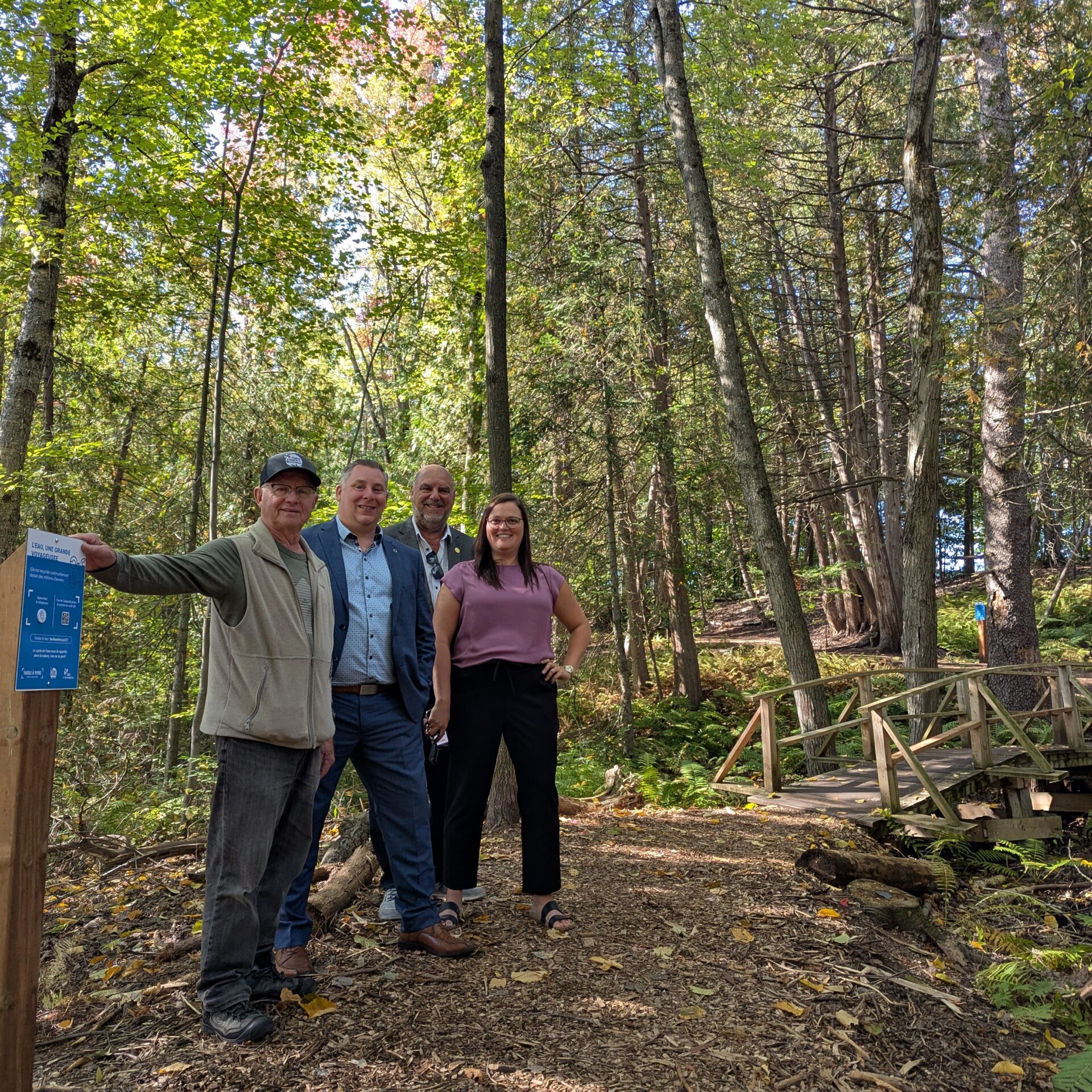 Le maire sortant Robert Bibeau; David Immelé, directeur Soutien à la direction générale et aux ventes pour la Caisse Desjardins de Joliette et du Centre de Lanaudière; Claude Crépeau, directeur général de Saint-Charles-Borromée et Karine Loranger. (Photo gracieuseté)