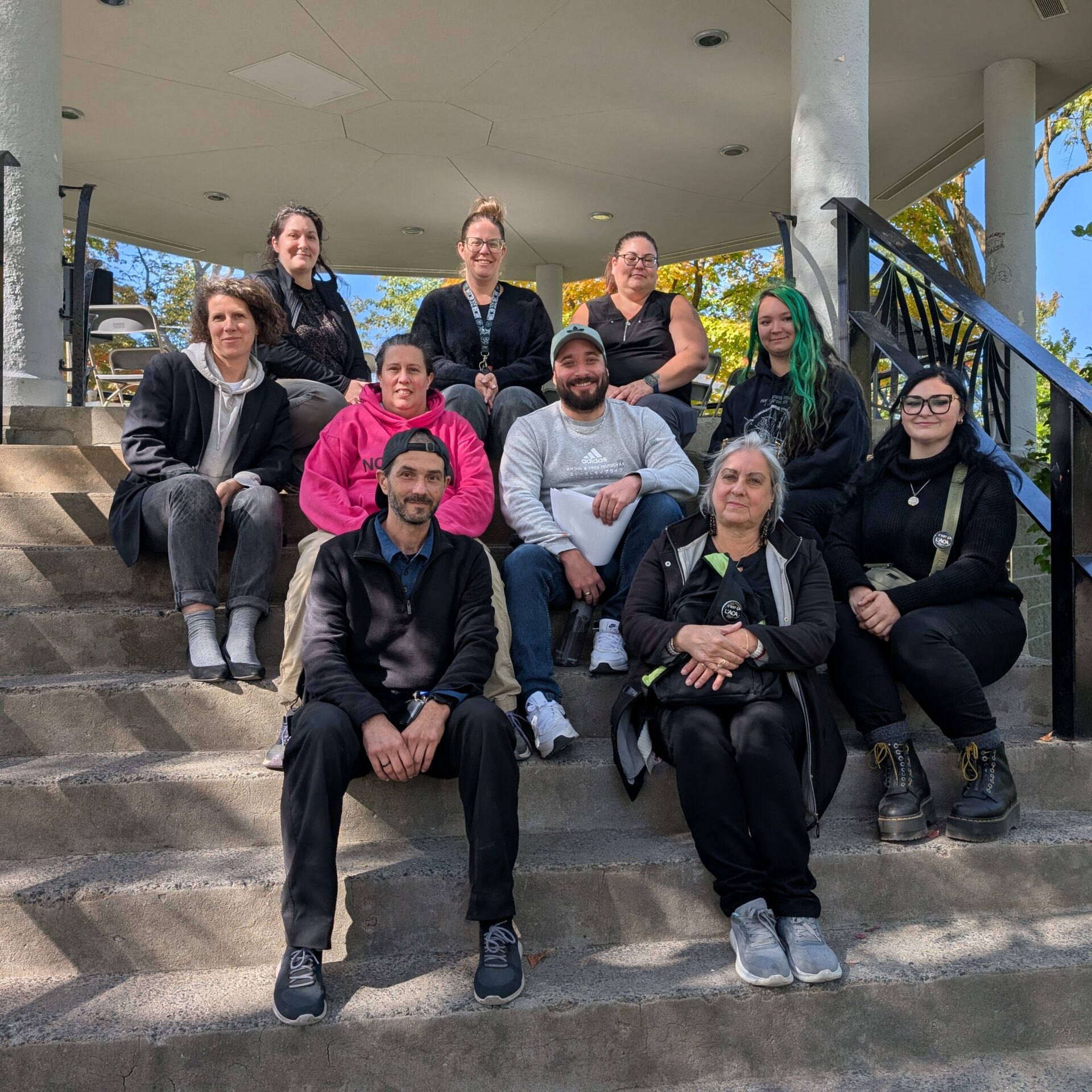 Les membres du comité organisateur de la Nuit des sans-abri étaient présents pour l’annonce de l’événement. (Photo Médialo – Jason Joly)
