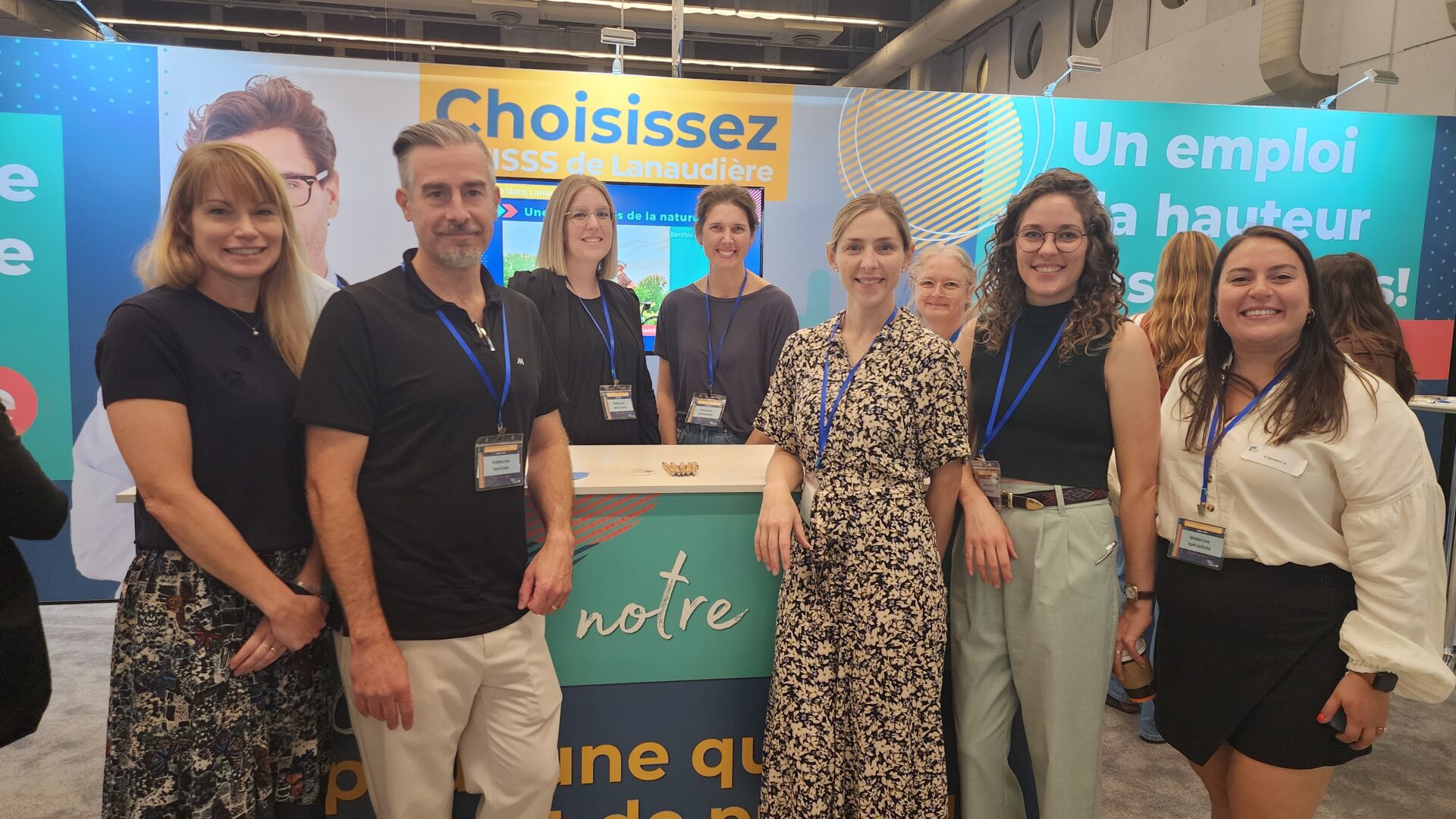 Plusieurs médecins étaient présents au kiosque du CISSS de Lanaudière durant la Journée carrière. (Photo gracieuseté)