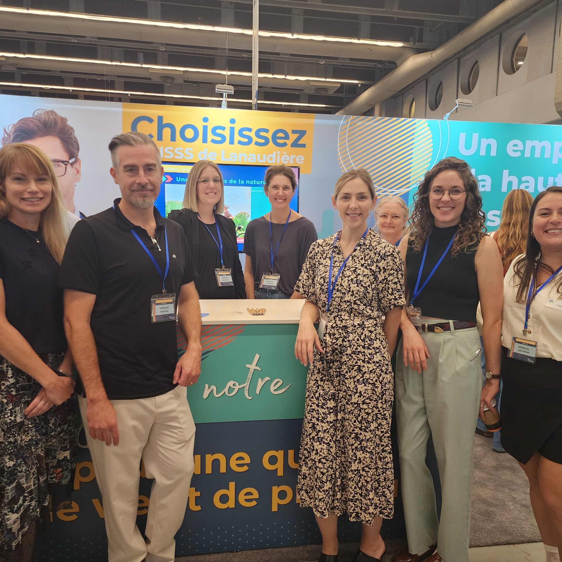 Plusieurs médecins étaient présents au kiosque du CISSS de Lanaudière durant la Journée carrière. (Photo gracieuseté)