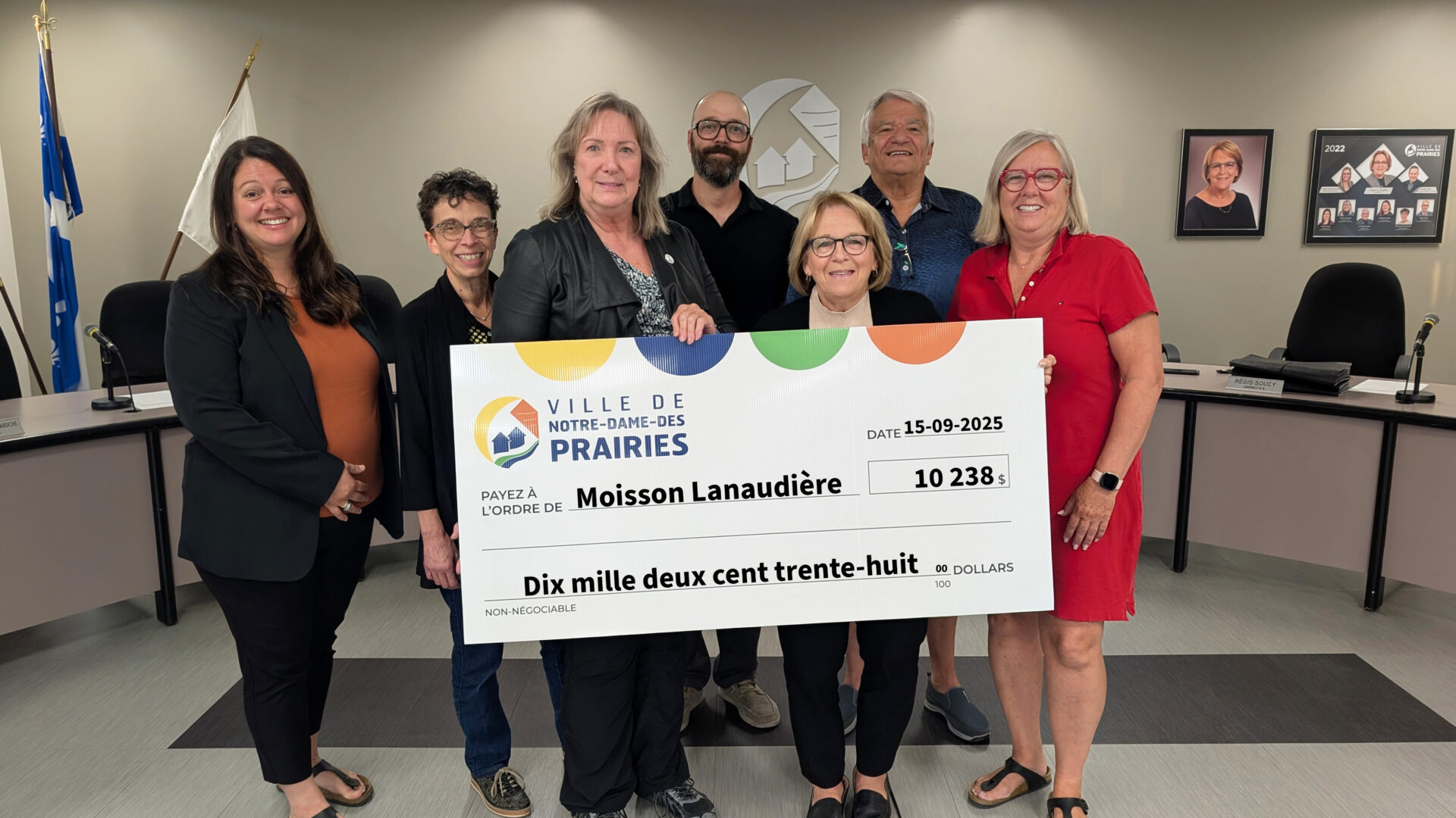 Stéphanie Godin, Marie-Christine Laroche, Céline Gauthier, Régis Soucy, Suzanne Dauphin, Jean-Guy Forget et Nicole Chevalier. Photo gracieuseté