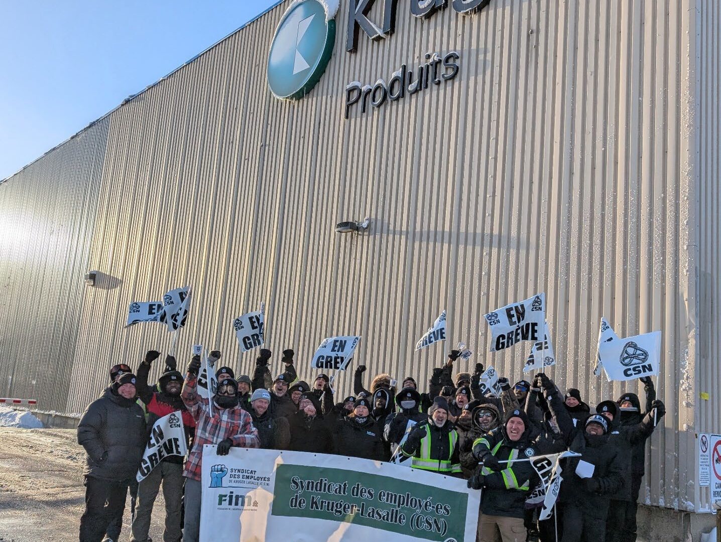 La manifestation devant l'usine de Crabtree le 20 janvier. (Photo gracieuseté)