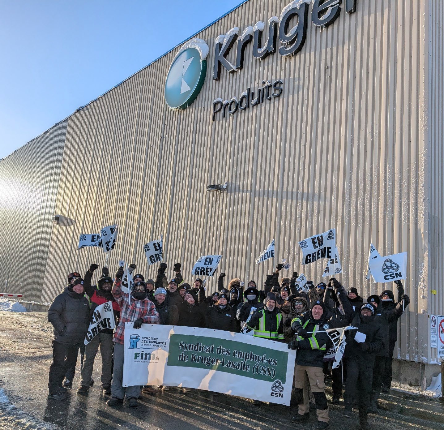 La manifestation devant l'usine de Crabtree le 20 janvier. (Photo gracieuseté)