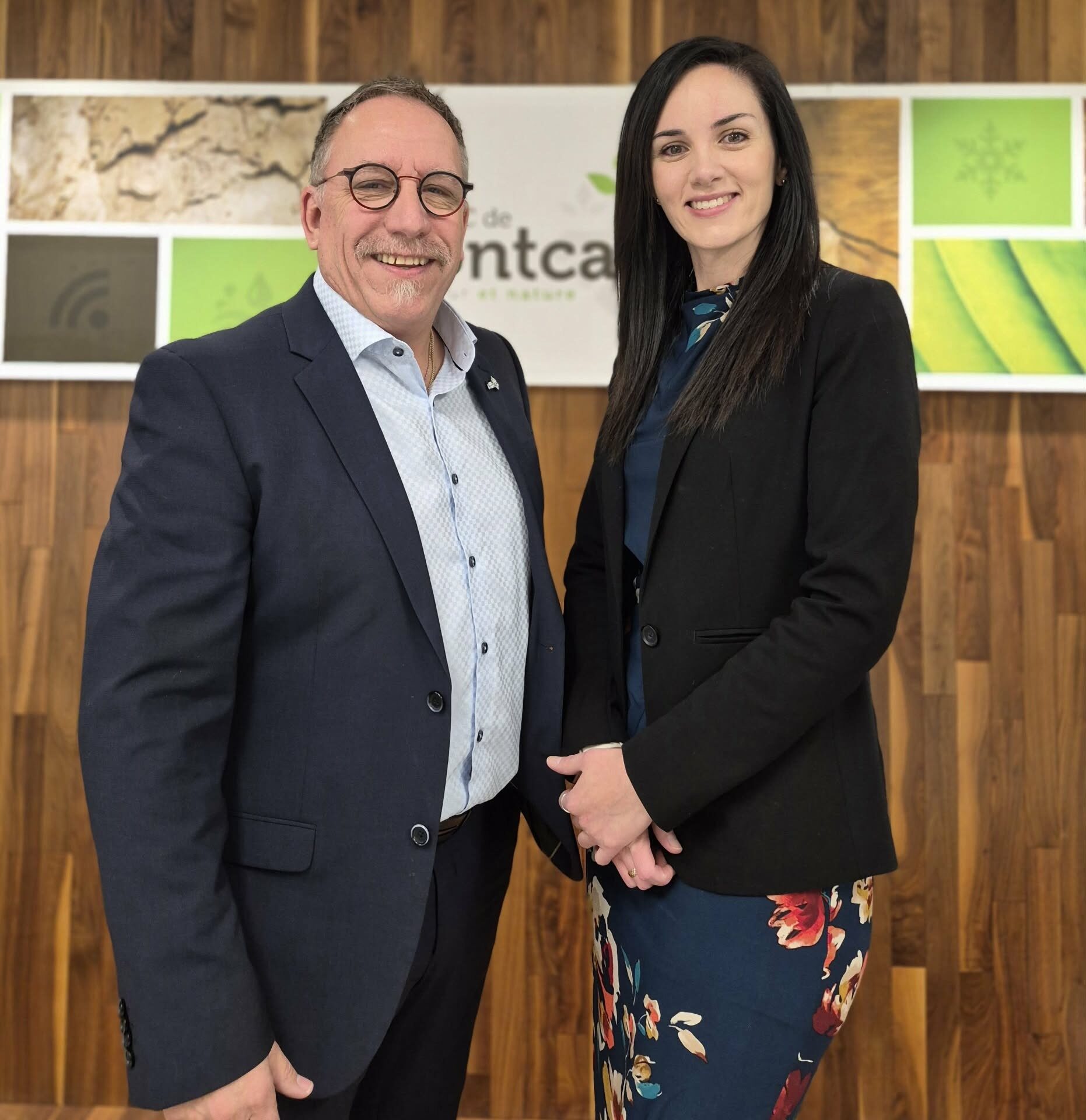 Le préfet Patrick Massé et Annie-Claude Moreau, la nouvelle directrice générale. (Photo gracieuseté)