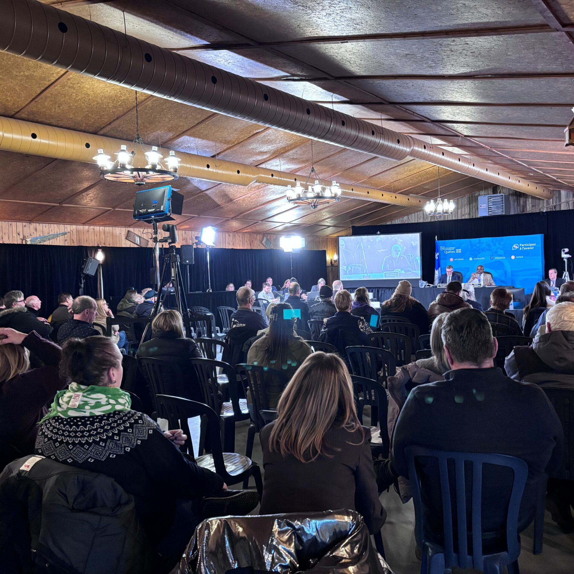 L’audience publique du BAPE à Sainte-Julienne. (Photo Médialo – Élise Brouillette)