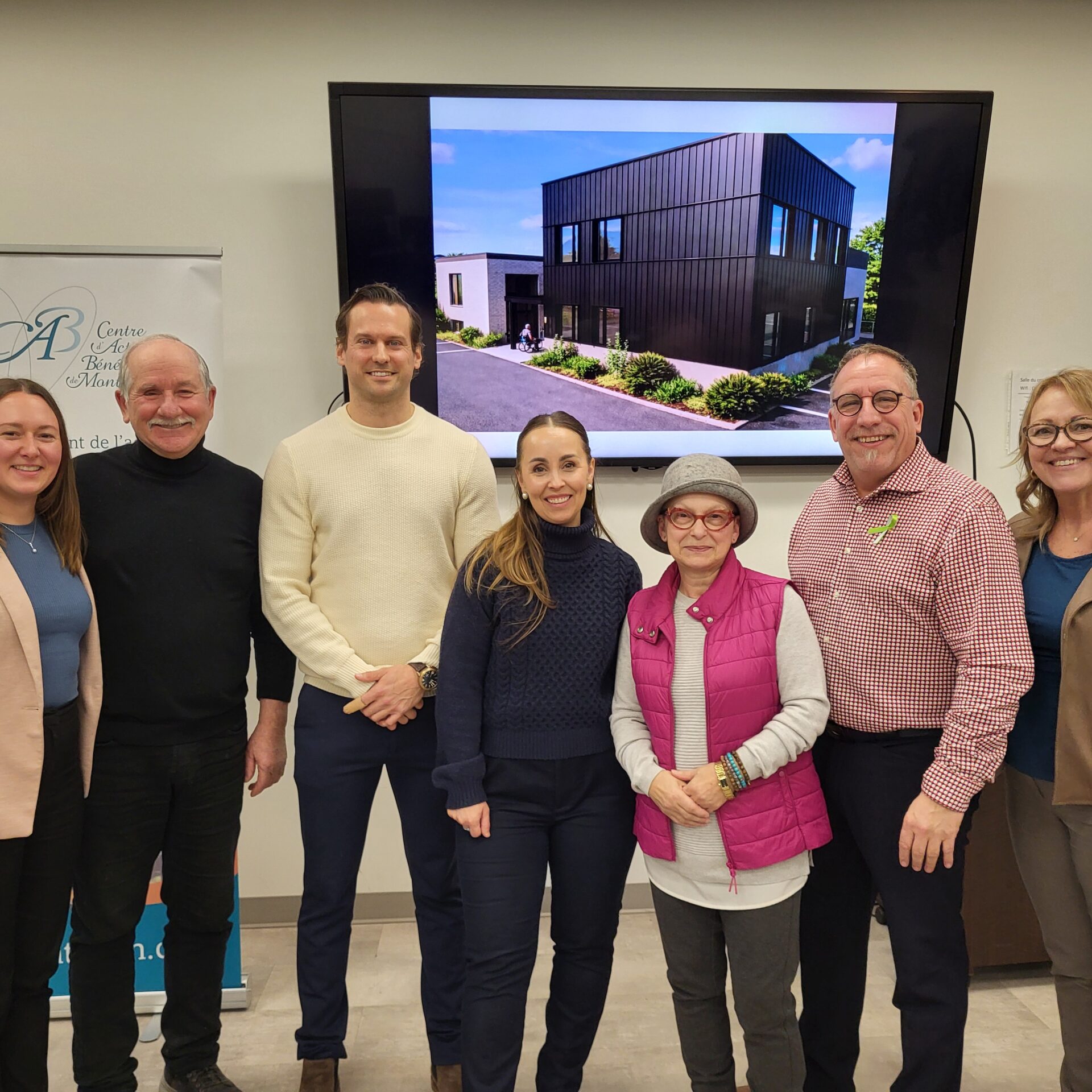 La directrice générale du CAB Montcalm, Sophie Turenne, en compagnie de Germain Majeau, Jean-François Lafrance, Caroline Pichette, Maria Dias Ribeiro, Patrick Massé et Lyne Sauriol.  (Photo Médialo - Mélissa Blouin)