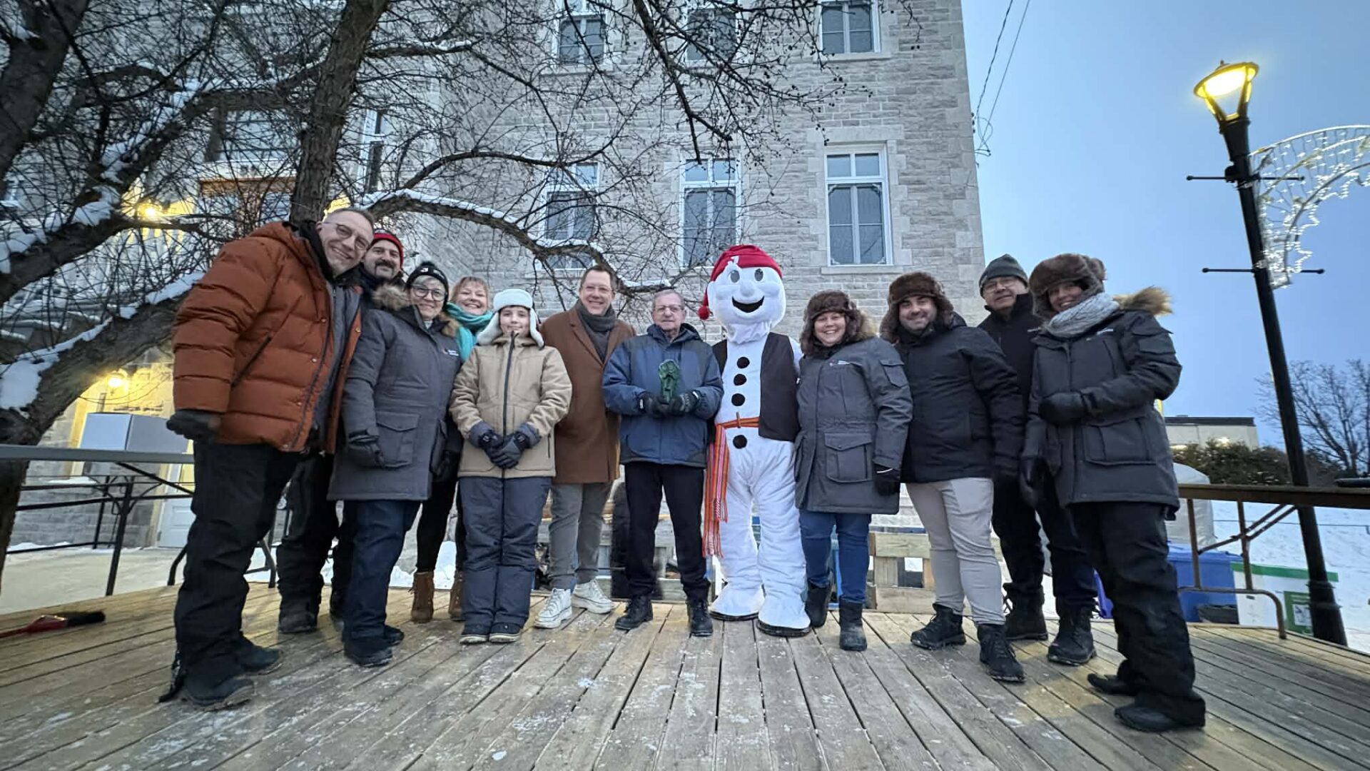 Patrick Massé (préfet de la MRC de Montcalm), Jean-François Leblanc (conseiller, siège 2), Josée Favreau (directrice générale et greffière-trésorière), Arianne Venne-Hébert (représentante de Luc Thériault, député de Montcalm), Mathieu Chapleau, Louis-Charles Thouin (député de Rousseau), Yvon Bourgeois, Bonhomme Carnaval, Josyanne Forest, Jonathan Abran (conseiller, siège 6), Michel Lachapelle (conseiller, siège 3) et Stéphanie Pelletier (conseillère, siège 5). Photo gracieuseté