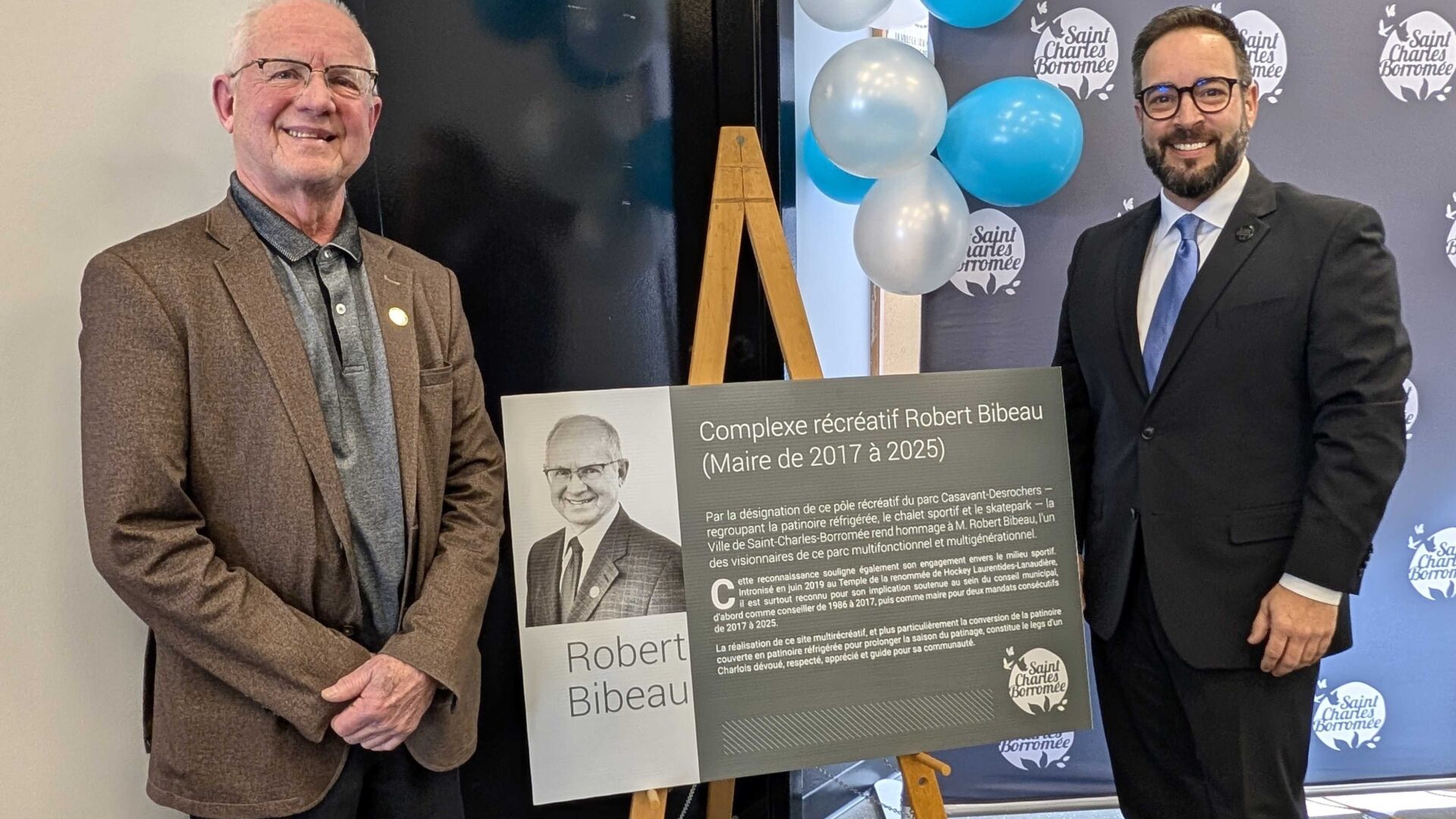 Robert Bibeau et Alexis Nantel, maire de Saint-Charles-Borromée. (Photo gracieuseté)