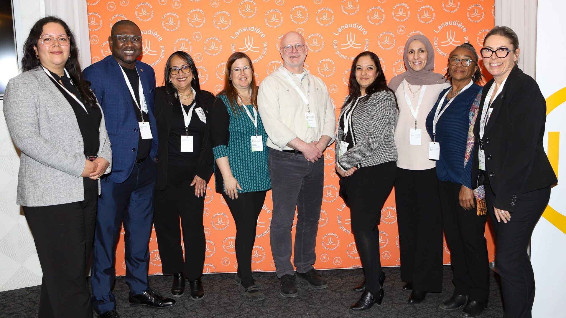 Lina Gutierrez, directrice régionale (Laval, Laurentides, Lanaudière), MIFI ; Doudou Sow, directeur du Service de régionalisation de la main-d'œuvre immigrante, Lanaudière Économique ; Larissa Rico, conseillère en régionalisation, Lanaudière Économique ; Karine Baribeau, conseiller en immigration régionale (Laval, Laurentides, Lanaudière), MIFI ; Jean-François Rivest, agent d'aide à l'intégration, MIFI ; Amale Benchiba, coordonnatrice (Laval, Laurentides, Lanaudière), MIFI ; Afaf Bounif, conseillère en immigration régionale (Laval, Laurentides et Lanaudière), MIFI ; Chantale Ismé, conseillère en immigration régionale (Laval, Laurentides et Lanaudière), MIFI et Pascale Lapointe-Manseau, directrice générale, Lanaudière Économique. (Photo gracieuseté)