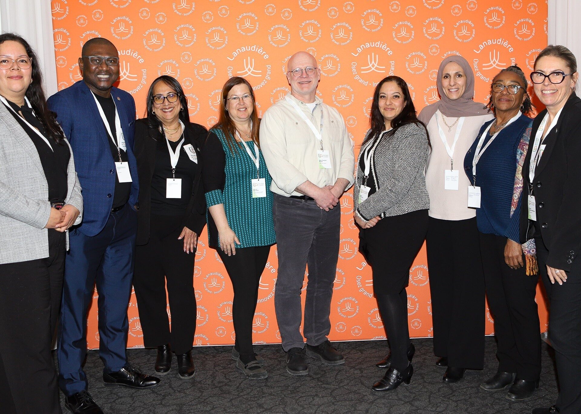 Lina Gutierrez, directrice régionale (Laval, Laurentides, Lanaudière), MIFI ; Doudou Sow, directeur du Service de régionalisation de la main-d'œuvre immigrante, Lanaudière Économique ; Larissa Rico, conseillère en régionalisation, Lanaudière Économique ; Karine Baribeau, conseiller en immigration régionale (Laval, Laurentides, Lanaudière), MIFI ; Jean-François Rivest, agent d'aide à l'intégration, MIFI ; Amale Benchiba, coordonnatrice (Laval, Laurentides, Lanaudière), MIFI ; Afaf Bounif, conseillère en immigration régionale (Laval, Laurentides et Lanaudière), MIFI ; Chantale Ismé, conseillère en immigration régionale (Laval, Laurentides et Lanaudière), MIFI et Pascale Lapointe-Manseau, directrice générale, Lanaudière Économique. (Photo gracieuseté)