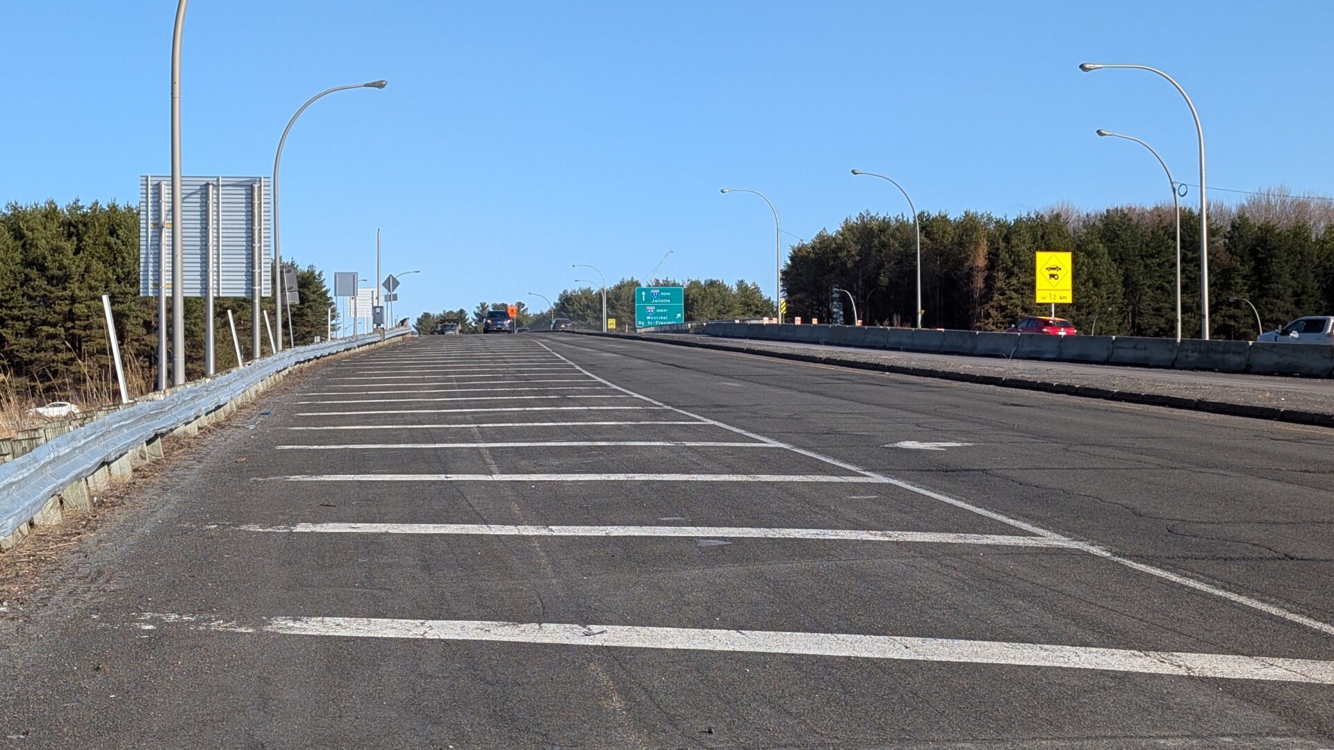 Le pont d'étagement de la 31 au-dessus de l'autoroute 40 sera refait. (Photo Médialo - Jason Joly)
