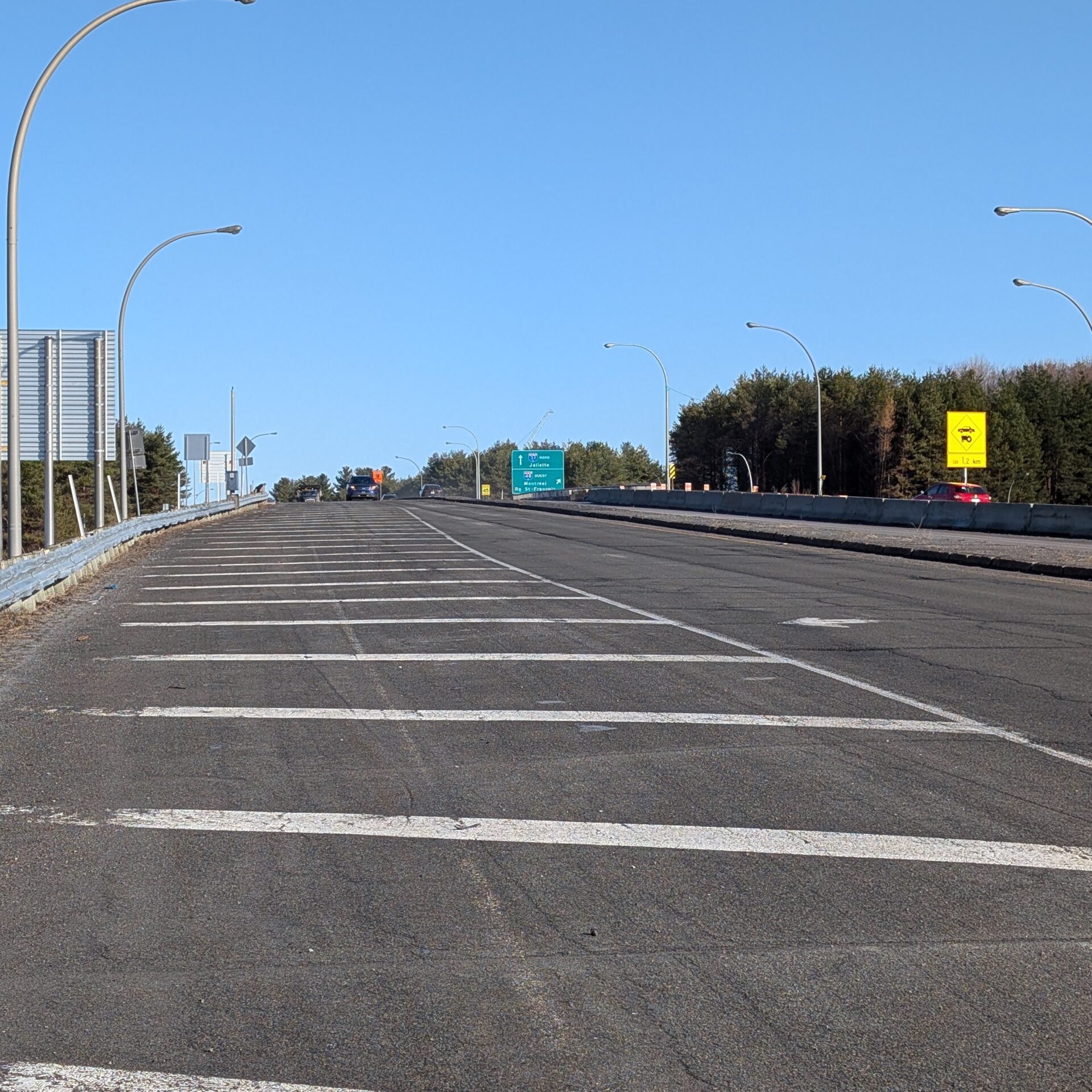 Le pont d'étagement de la 31 au-dessus de l'autoroute 40 sera refait. (Photo Médialo - Jason Joly)