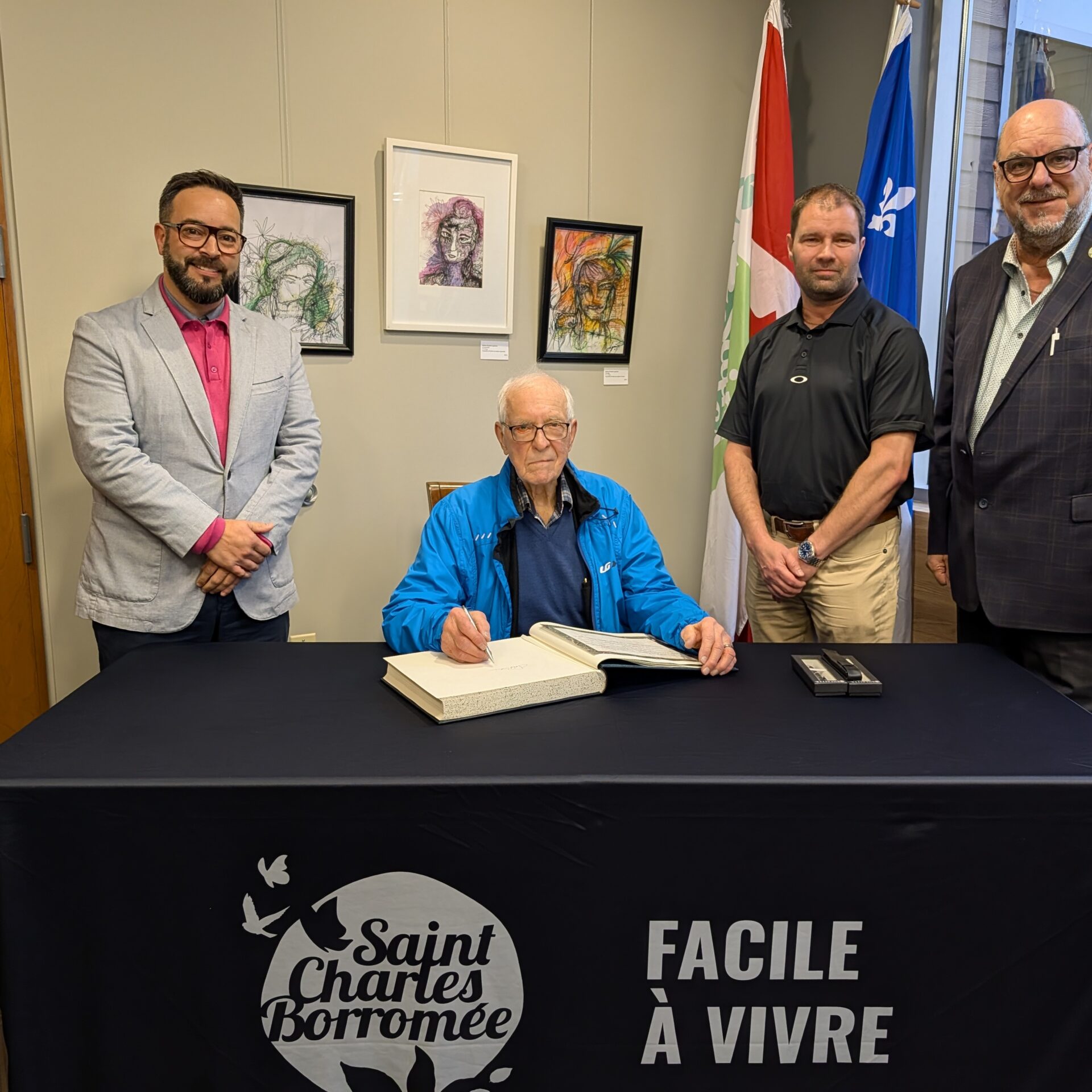 Alexis Nantel; Claude Bélanger; Jonathan Rondeau, directeur du Service de l’aménagement du territoire et urbanisme, ainsi que Claude Crépeau, directeur général. (Photo gracieuseté)
