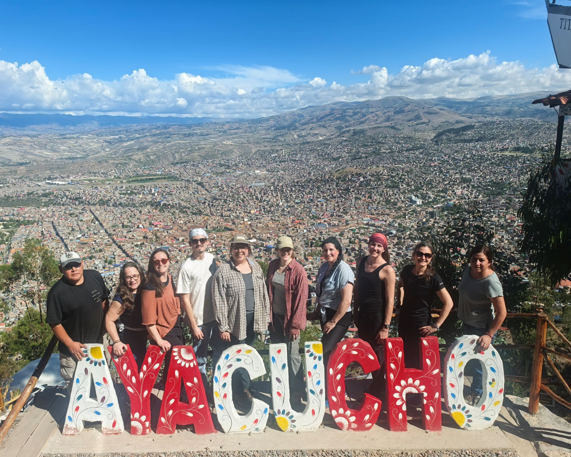 Vladmir Flores Ataurima, Véronique Lebel, Laura Gauthier-Hinton, Maxime Richard, Camille Legault Coulombe, Marie-Neige Laferrière, Jessica Allard-Piché, Marie-Eve Bergeron, Simiane Grégoire-Valenitini et Teresa Naveros Castro. Photo gracieuseté