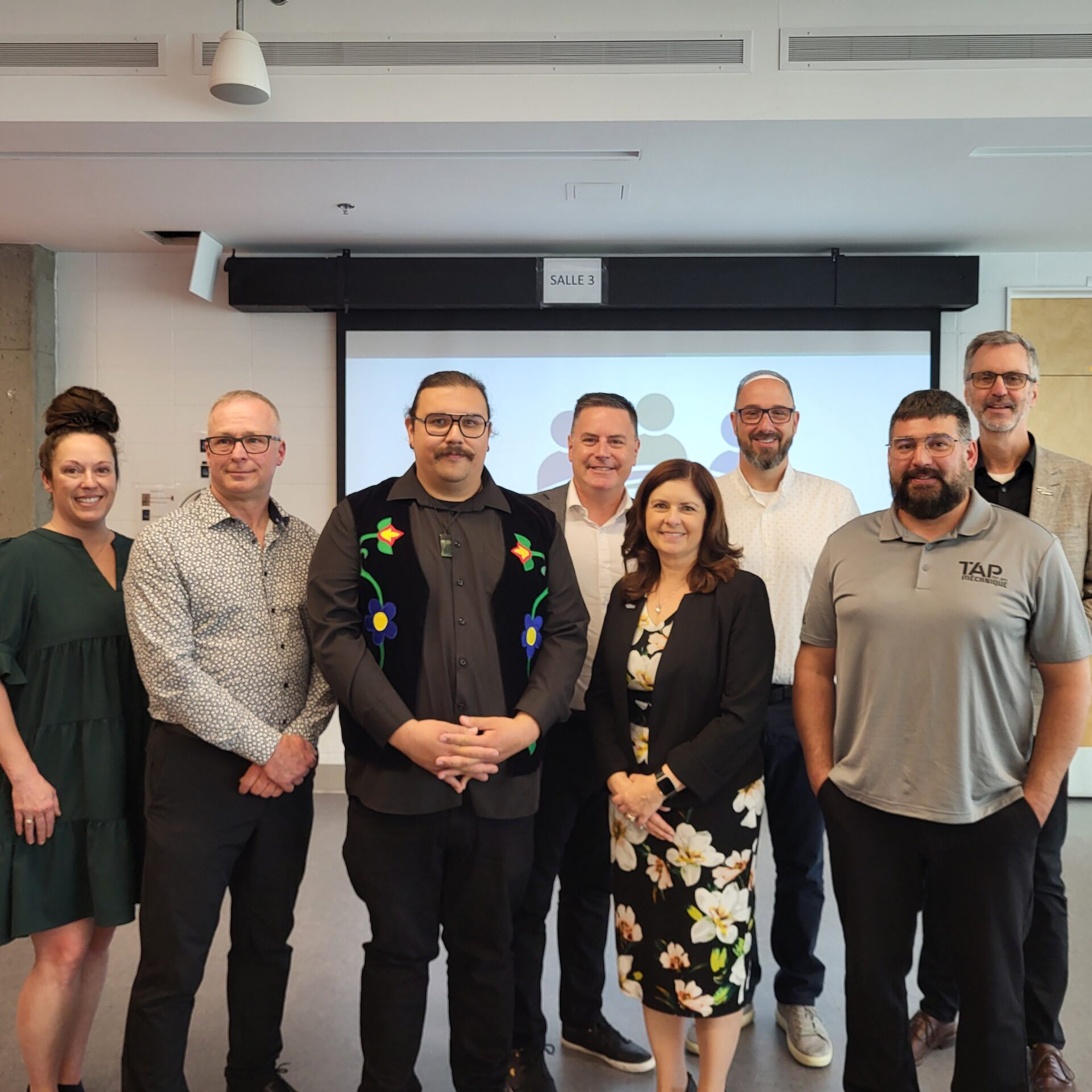 Karine Boisjoli, Stéphane Toustou, Sipi Flamand, Jonathan Fontaine, Diane Vallée, Marcel Paradis, Samuel St-Georges et Jean Lortie. Photo Médialo – Mélissa Blouin 
