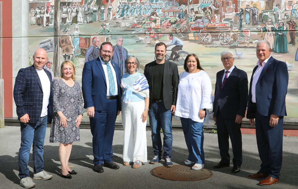 Bruno Guité, président de BGC Entrepreneur général ; Marie-Éveline Préville ; Pierre-Luc Bellerose ; Claudine Harnois, présidente du Centre culturel Desjardins; Jean-Sébastien Martin; Bouthaina Méchichi ; Pierre Clermont, président de Promutuel Lanaudière ainsi que Joël Landry. (Photo gracieuseté - Ysabelle Forest)