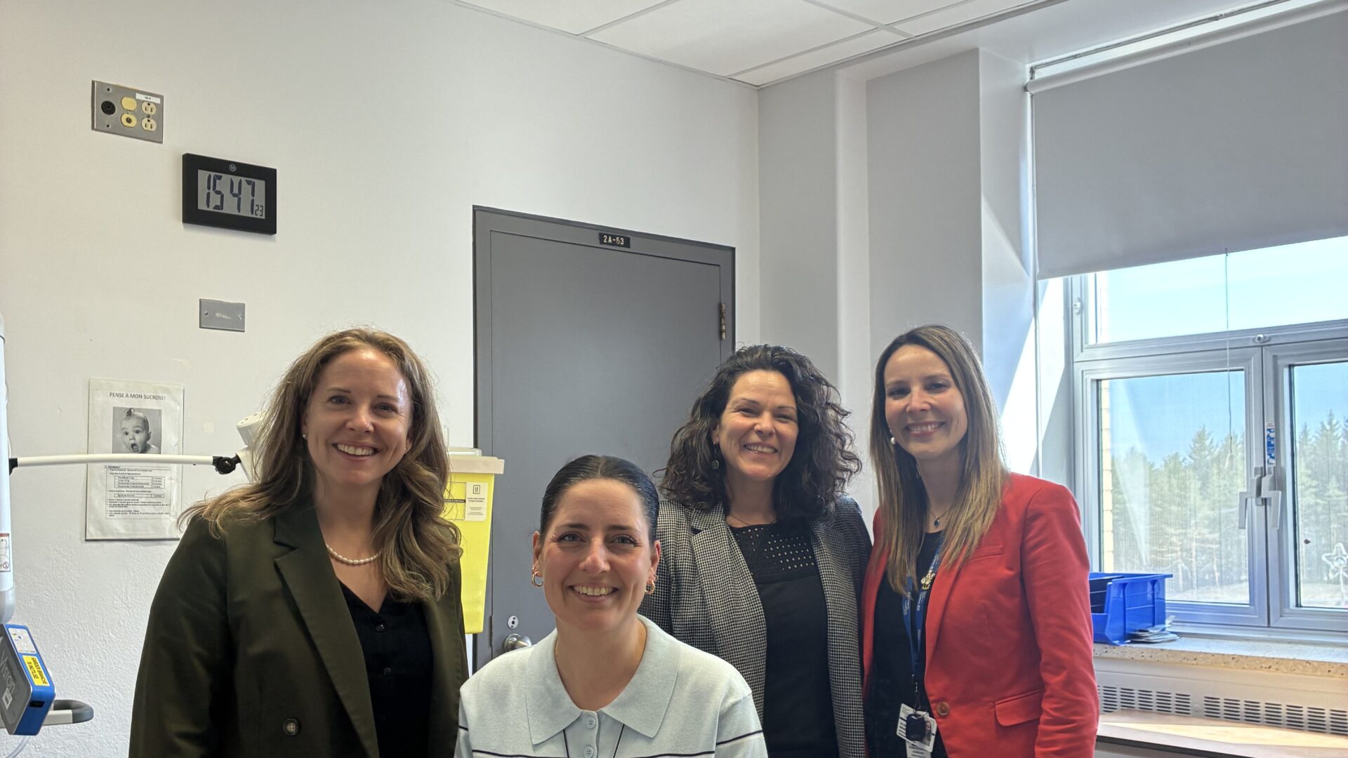 Maude Malo, directrice générale de la fondation, Marie-Josée Melançon, Annie Durette, et Andréanne Laliberté-Rhéaume, directrice du programme jeunesse de Santé Québec Lanaudière. (Photo gracieuseté)