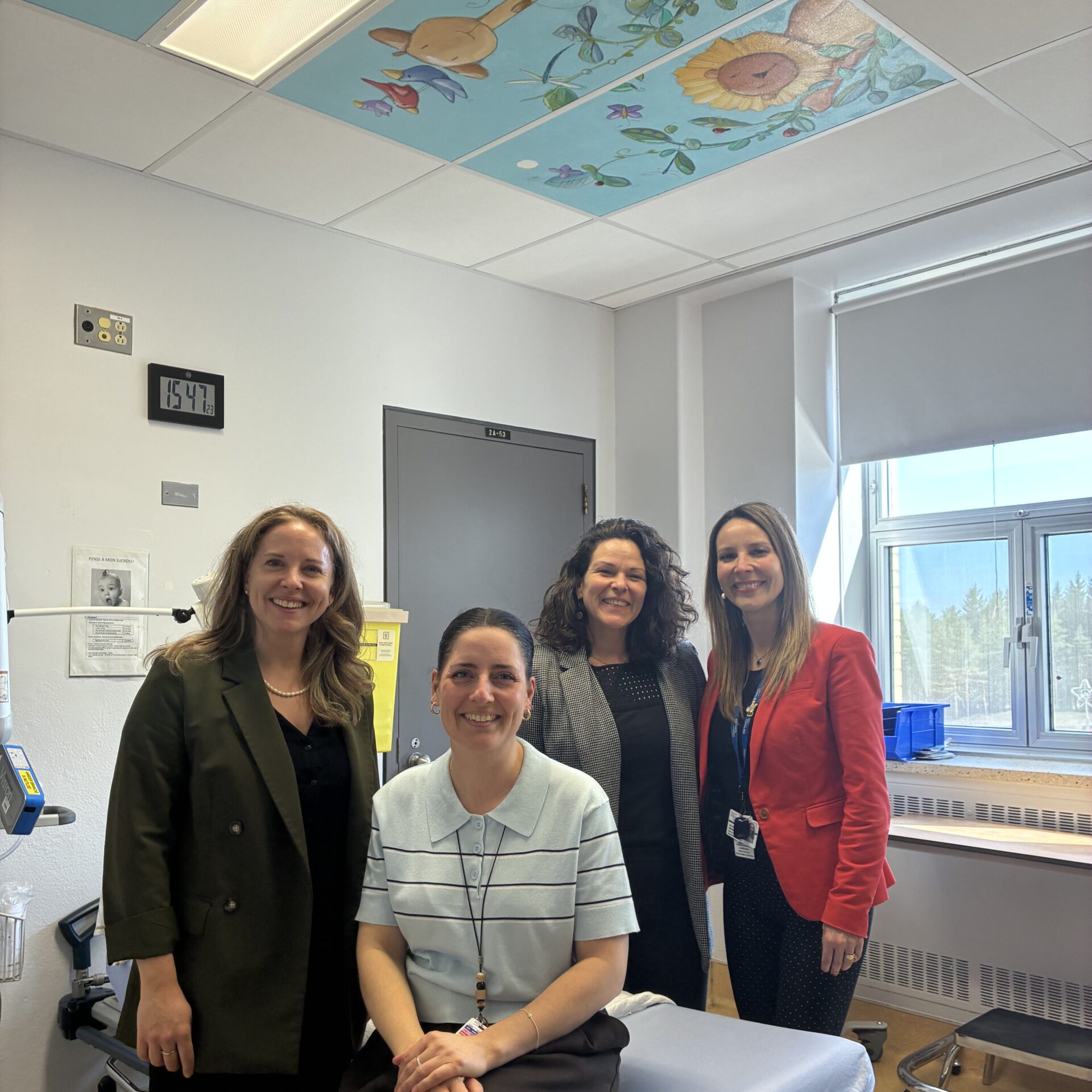Maude Malo, directrice générale de la fondation, Marie-Josée Melançon, Annie Durette, et Andréanne Laliberté-Rhéaume, directrice du programme jeunesse de Santé Québec Lanaudière. (Photo gracieuseté)