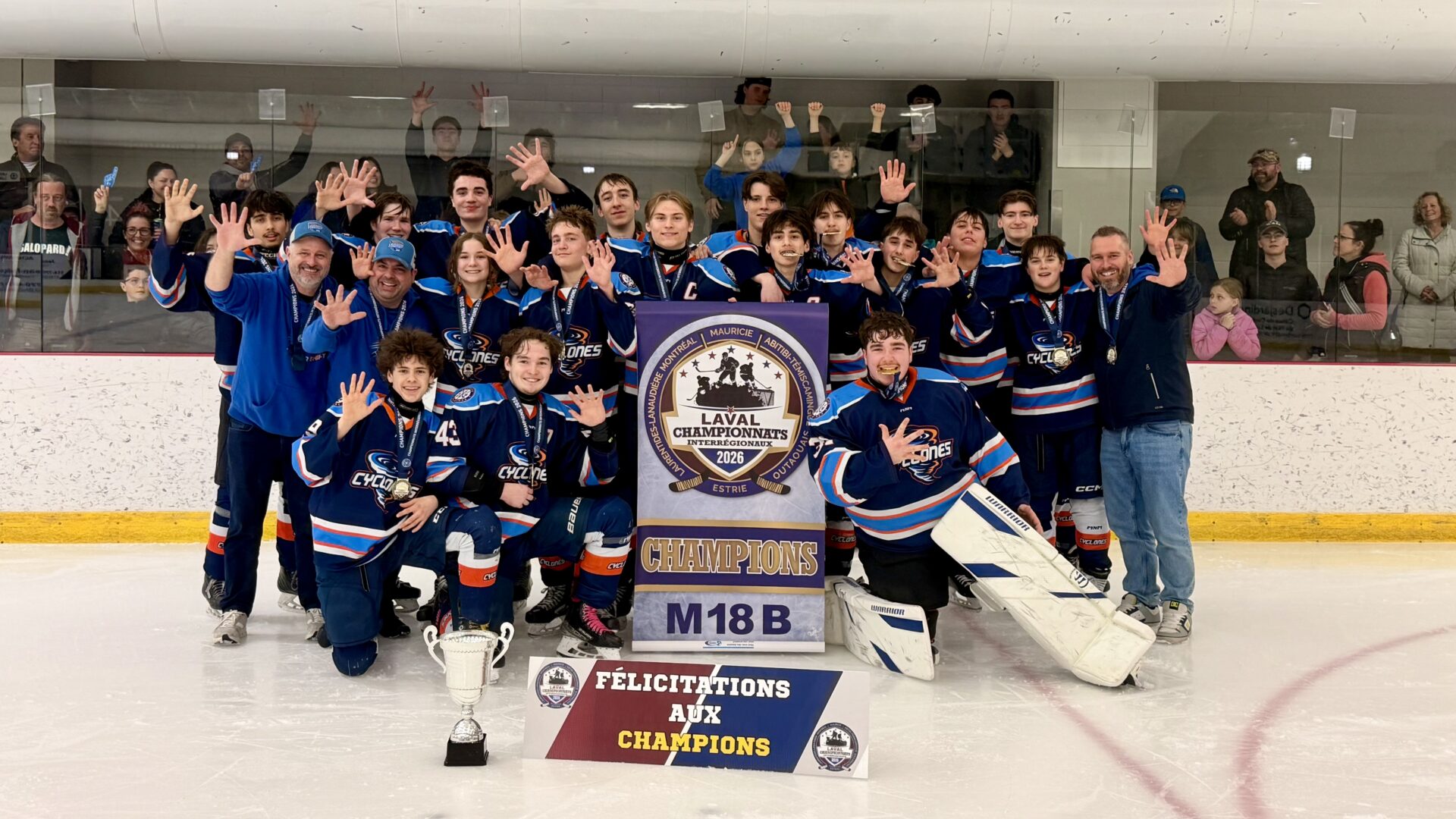Raphaël Gauvin, Sédrick Bédard-Audet, Félix Desjardins, Lucas Villeneuve, Félix Paradis, Mederyk Morin, Pierre Jr Ouellette, Manuel Moffatt, Annael Lapointe, Malik Bissonnette, Antoine Pellerin, Alek Moffatt, Alexis Ouellette, Xavier Gaudet, Alec Bruneau, Ludovic Riopel, Gilles Tremblay, Loic Gleeson, William Tremblay et Matteo Fazioli. 
Photo gracieuseté