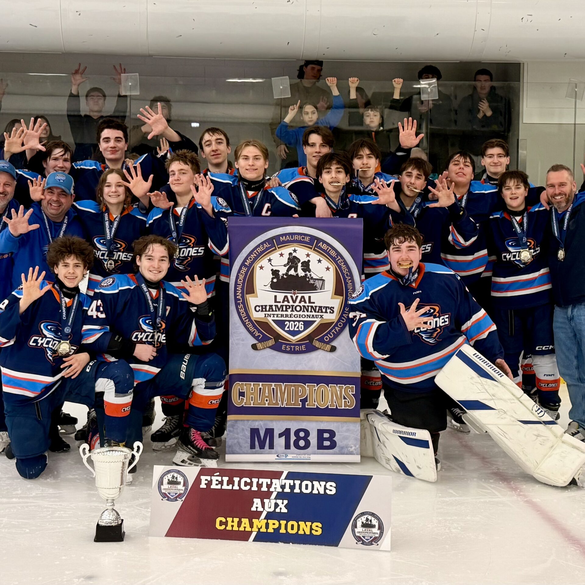 Raphaël Gauvin, Sédrick Bédard-Audet, Félix Desjardins, Lucas Villeneuve, Félix Paradis, Mederyk Morin, Pierre Jr Ouellette, Manuel Moffatt, Annael Lapointe, Malik Bissonnette, Antoine Pellerin, Alek Moffatt, Alexis Ouellette, Xavier Gaudet, Alec Bruneau, Ludovic Riopel, Gilles Tremblay, Loic Gleeson, William Tremblay et Matteo Fazioli. 
Photo gracieuseté