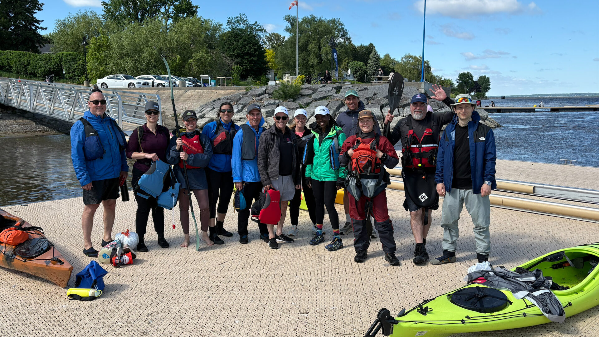 Laurent Coué, directeur par intérim Loisir et Sport Lanaudière ; Luc Réhaume, conseiller municipal de la Ville de Repentigny ; Émilie Dubé, chargée de projets de la Route bleue chez Canot Kayak Québec ; Christian Goulet, maire de Lavaltrie ; Nathalie Des Alliers, directrice du Service des loisirs, de la culture et des relations à la communauté ainsi que Steve Mador, maire de Saint-Sulpice. (Photo gracieuseté)