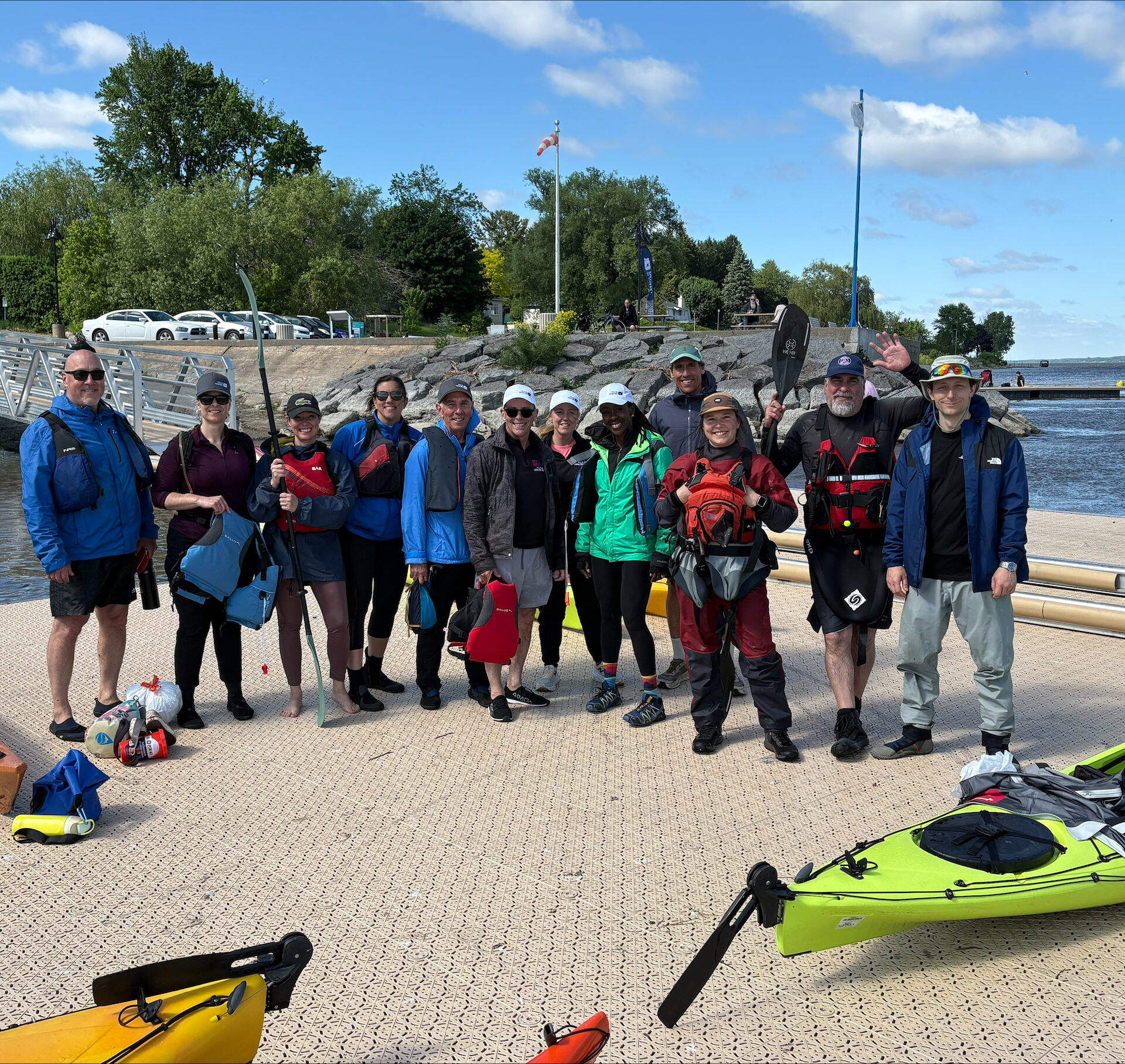 Laurent Coué, directeur par intérim Loisir et Sport Lanaudière ; Luc Réhaume, conseiller municipal de la Ville de Repentigny ; Émilie Dubé, chargée de projets de la Route bleue chez Canot Kayak Québec ; Christian Goulet, maire de Lavaltrie ; Nathalie Des Alliers, directrice du Service des loisirs, de la culture et des relations à la communauté ainsi que Steve Mador, maire de Saint-Sulpice. (Photo gracieuseté)