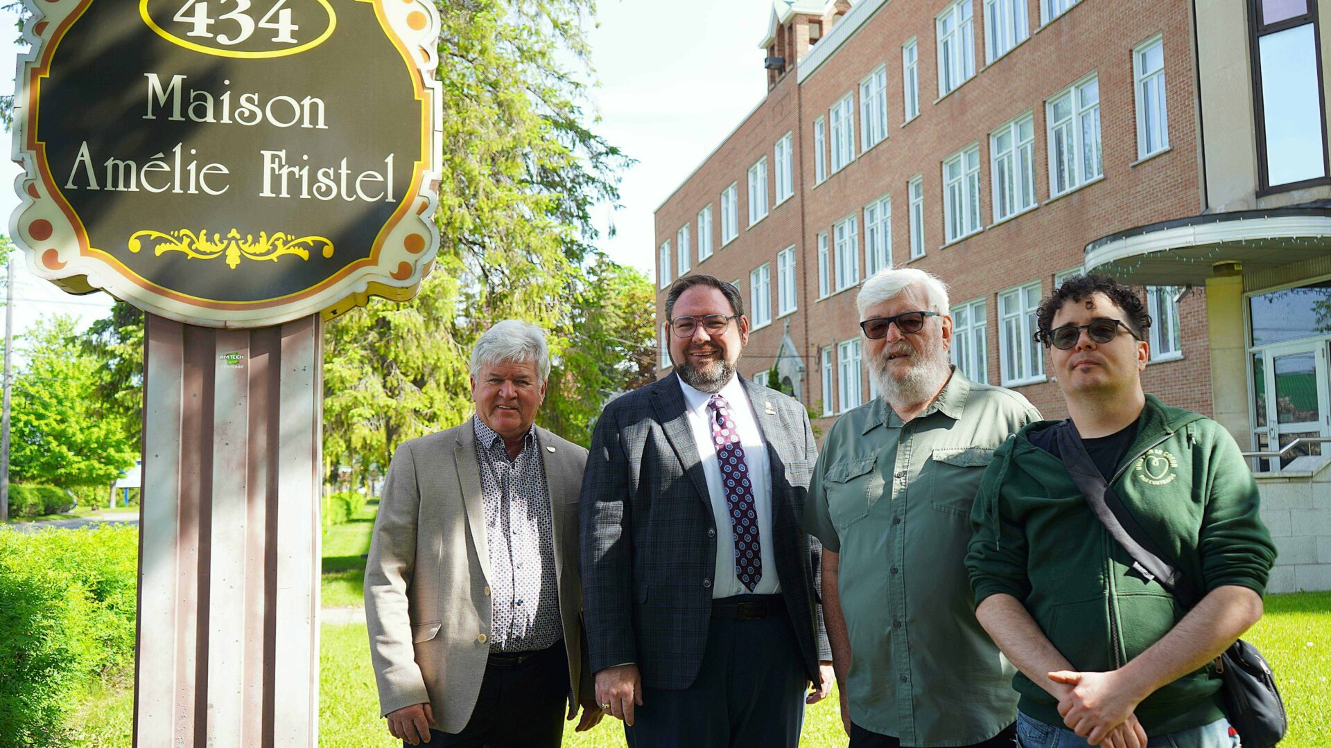 Luc Beauséjour, conseiller à la Ville de Joliette, Pierre-Luc Bellerose, Michel Coutu, porte-parole du Collectif Amélie-Fristel, et Jean-Philippe Lasalle, membre du Collectif Amélie-Fristel.(Photo gracieuseté)