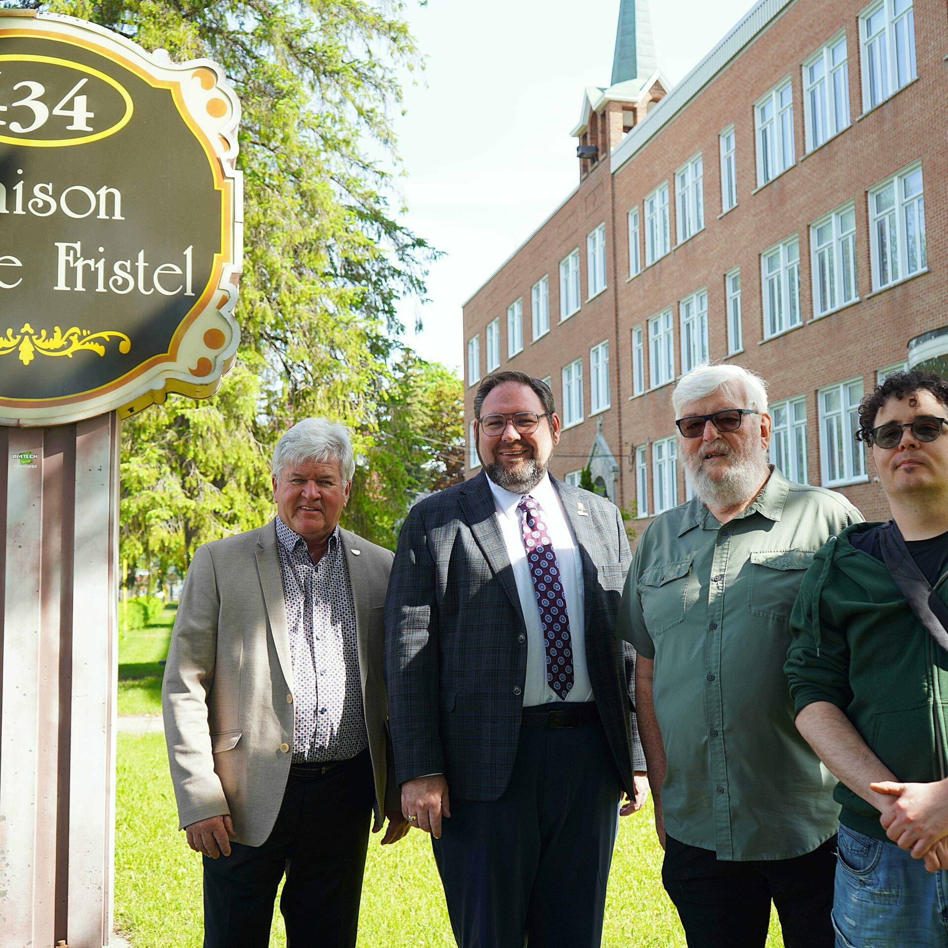 Luc Beauséjour, conseiller à la Ville de Joliette, Pierre-Luc Bellerose, Michel Coutu, porte-parole du Collectif Amélie-Fristel, et Jean-Philippe Lasalle, membre du Collectif Amélie-Fristel.(Photo gracieuseté)