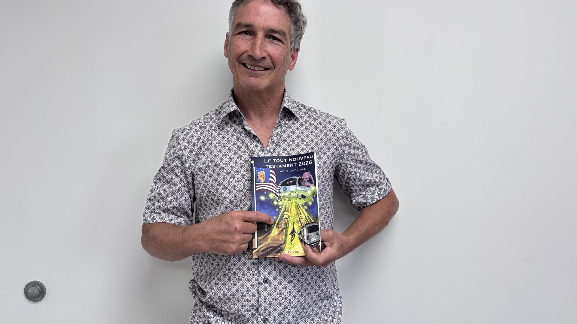 L'auteur Michel Raymond. (Photo Médialo - Élise Brouillette)