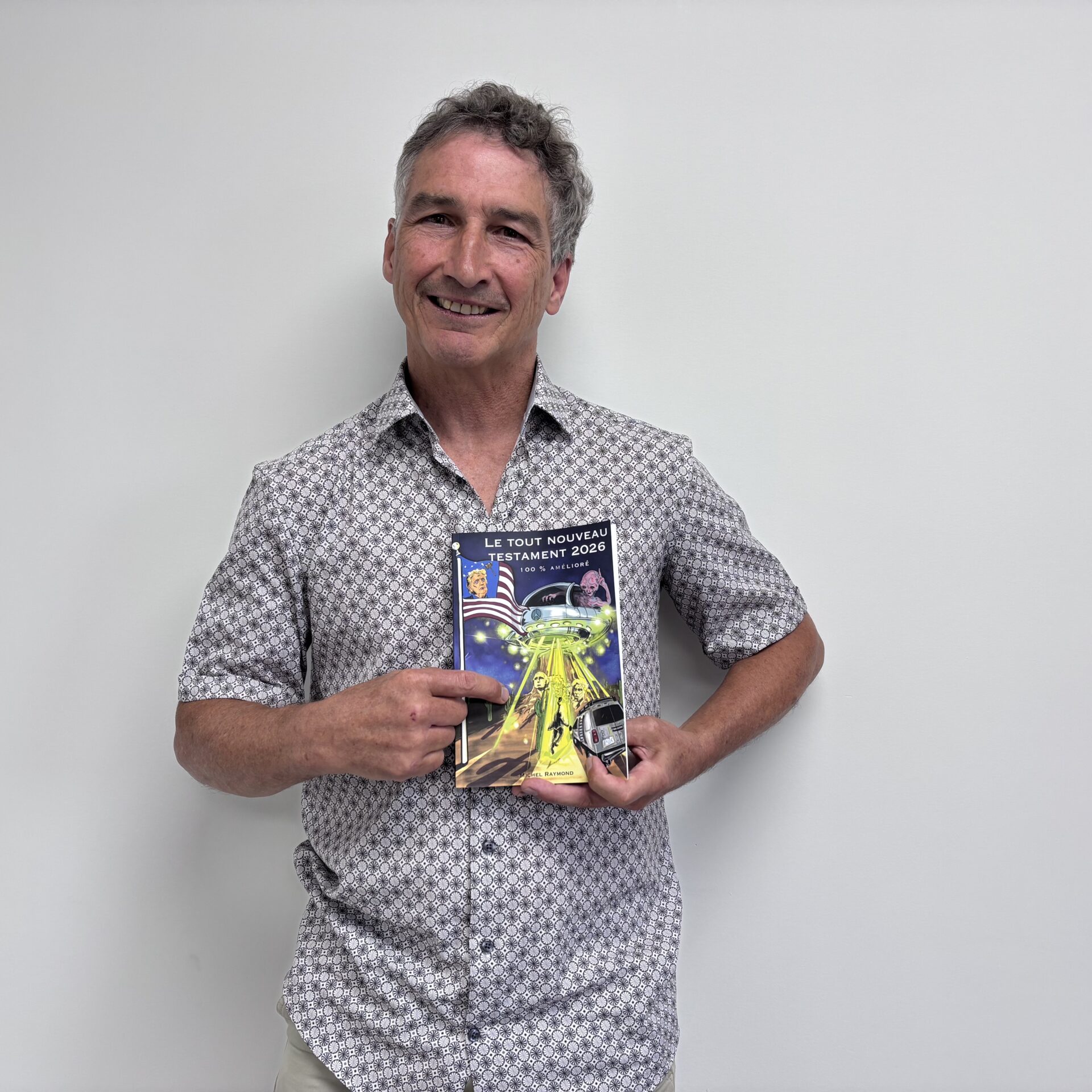 L'auteur Michel Raymond. (Photo Médialo - Élise Brouillette)