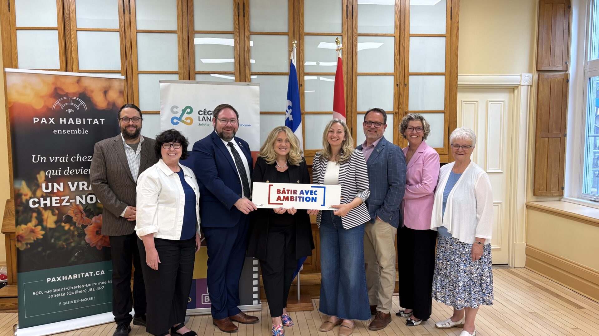 Gabriel Ste-Marie, Geneviève Perreault, Pierre-Luc Bellerose, Karine Boivin Roy, Caroline Desrochers, François St-Louis, Isabelle Comiré et sœur Hectorine Boudreau. Photo gracieuseté - Julien-Mei