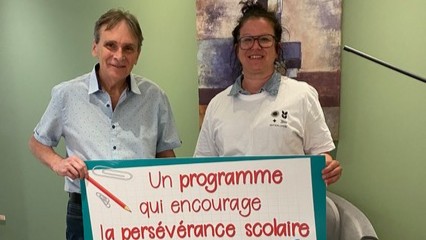 Le président de la Société St-Vincent de Paul de Joliette, André Nadeau, et la coordonnatrice communication marketing pour les Galeries Joliette, Josiane Proulx. (Photo gracieuseté)