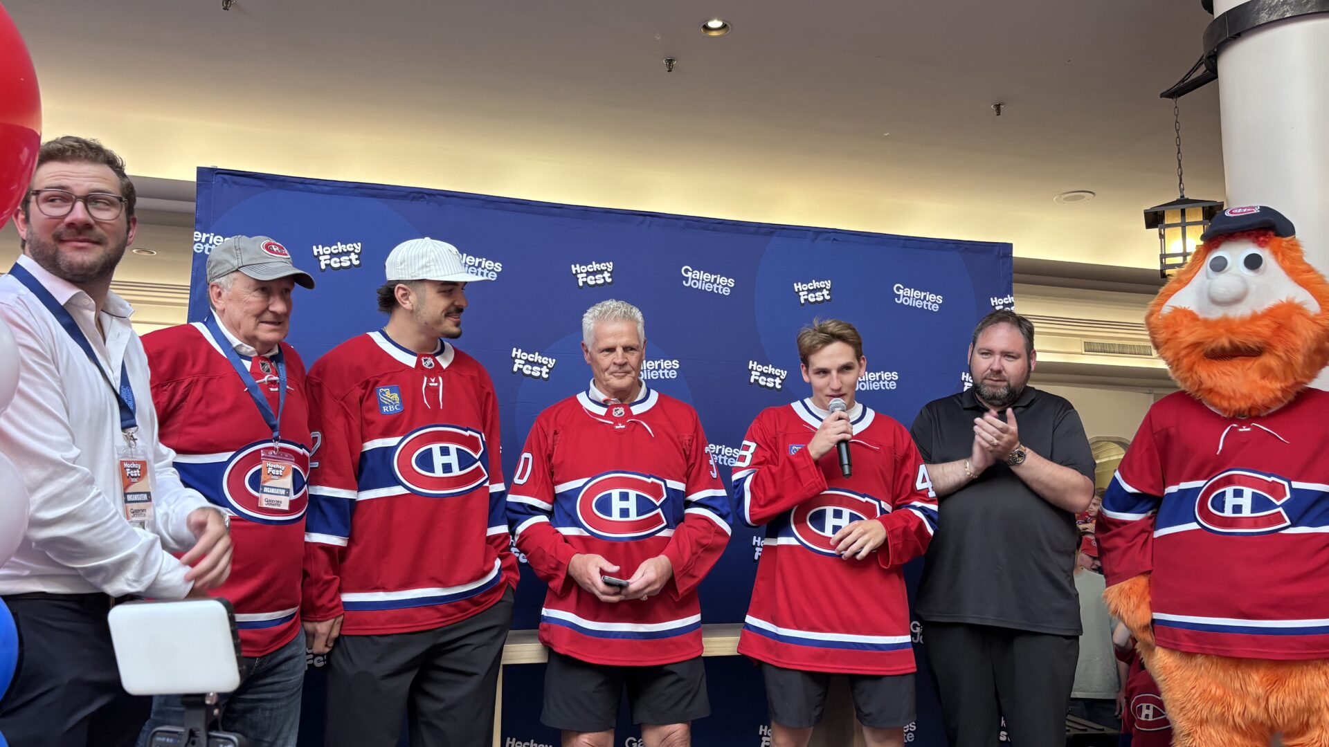 L'arrivée des joueurs lors du Hockey Fest. (Photo Médialo - Élise Brouillette)