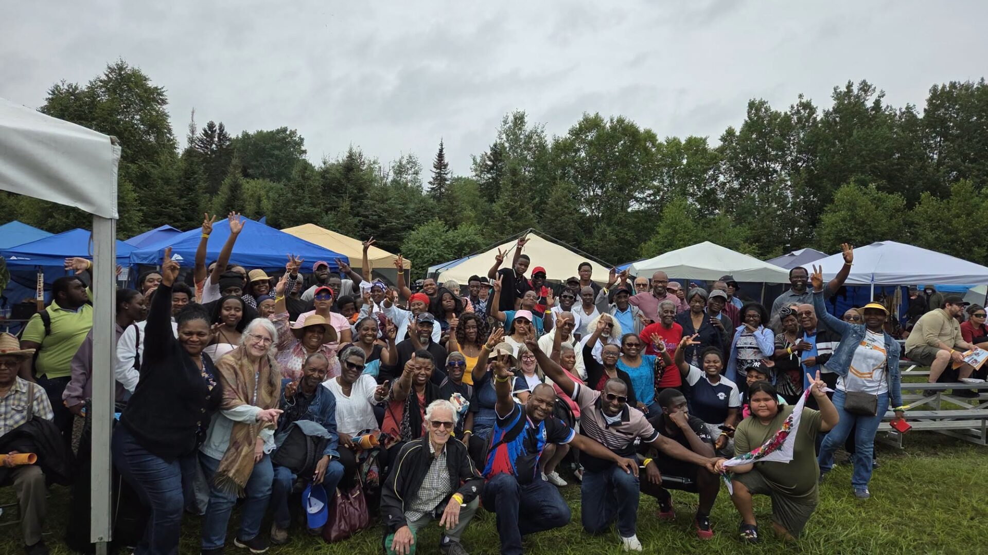 Des membres des organismes LAKAY et Mon Afrique dans Lanaudière ont été invités par la communauté atikamekw de Manawan. (Photo gracieuseté)