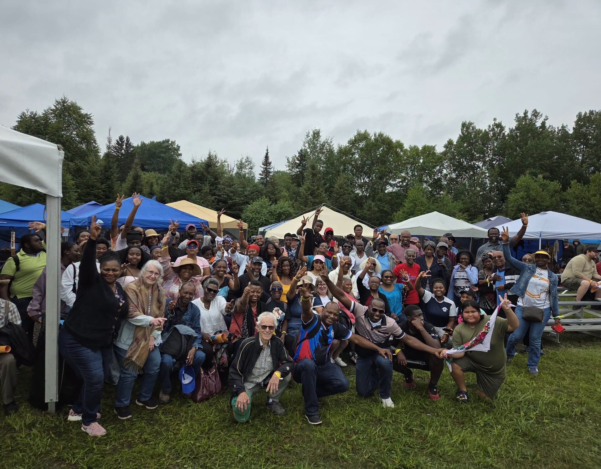 Des membres des organismes LAKAY et Mon Afrique dans Lanaudière ont été invités par la communauté atikamekw de Manawan. (Photo gracieuseté)