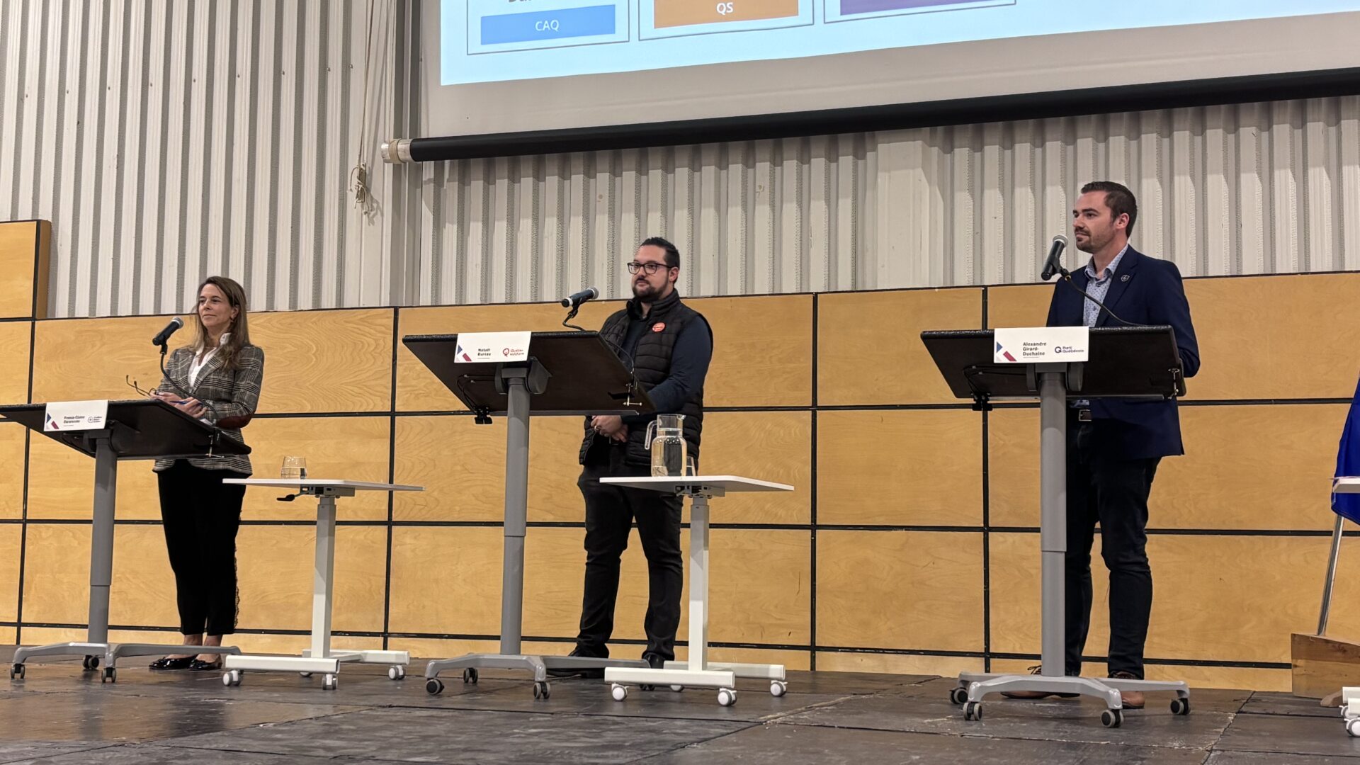 France-Élaine Duranseau (CAQ), Nataël Bureau (QS) et Alex Girard-Duchaine sont tous les trois candidats aux élections dans Bertrand. (Photo Médialo - Élise Brouillette)