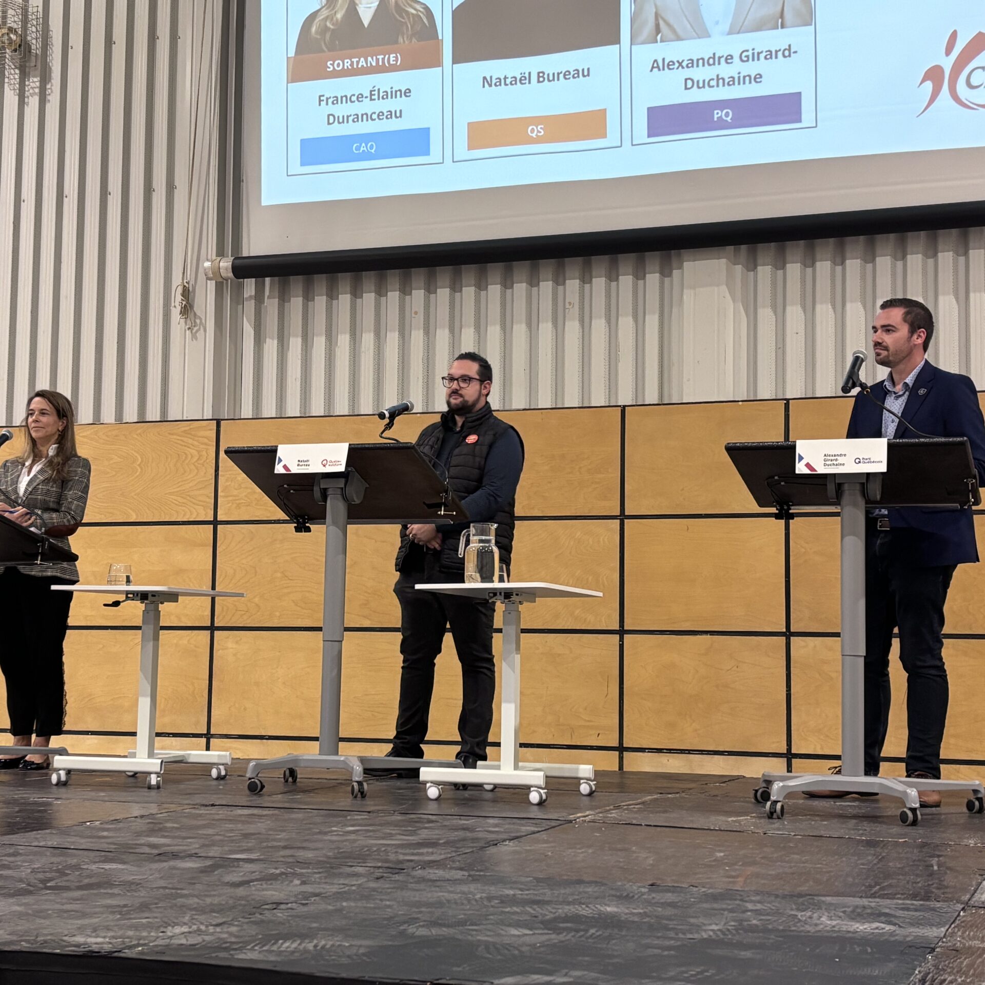 France-Élaine Duranseau (CAQ), Nataël Bureau (QS) et Alex Girard-Duchaine sont tous les trois candidats aux élections dans Bertrand. (Photo Médialo - Élise Brouillette)