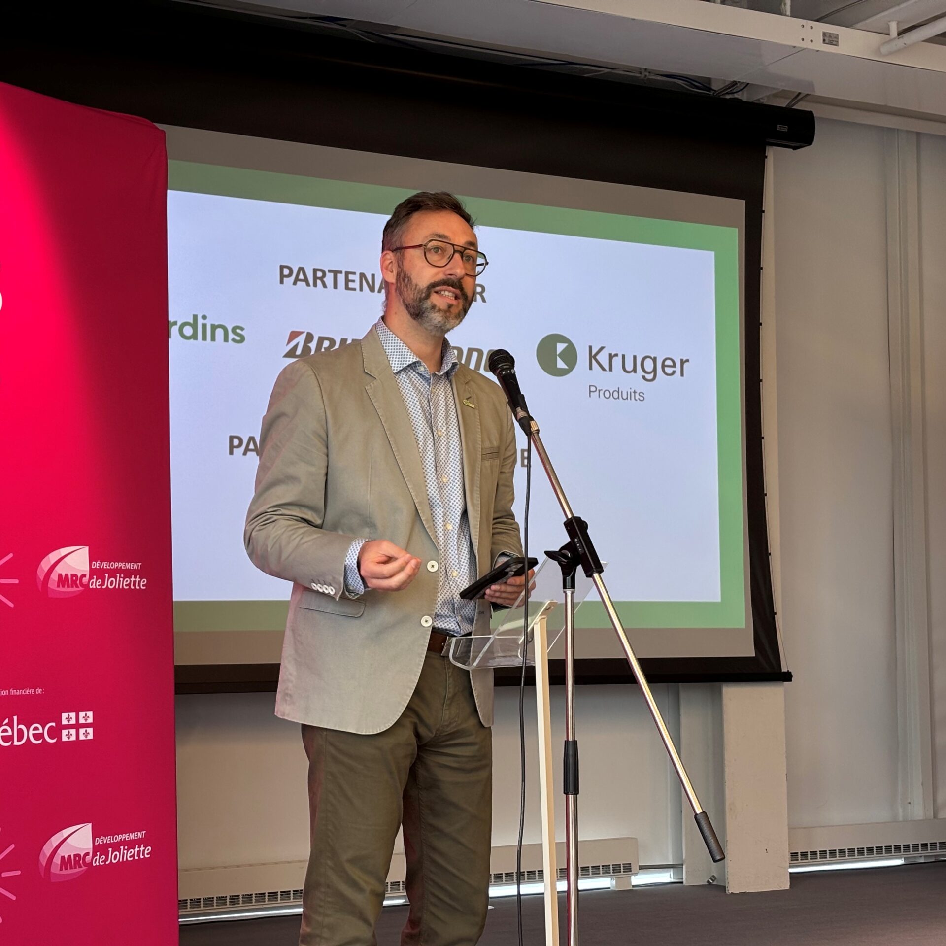 Nicolas Framery a présenté les conférences qui ponctueront la saison 2026-2027. (Photo Médialo – Élise Brouillette)