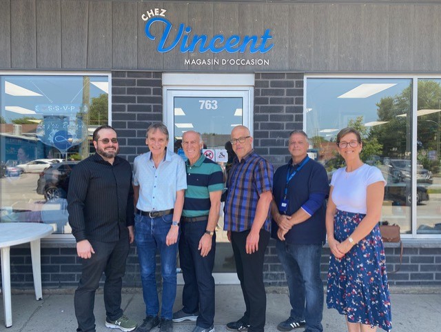 Des représentants de Santé Québec Lanaudière, de la Direction de la protection de la jeunesse et des Sociétés Saint-Vincent de Paul de Joliette et de Repentigny ont conclu un partenariat. Photo gracieuseté)