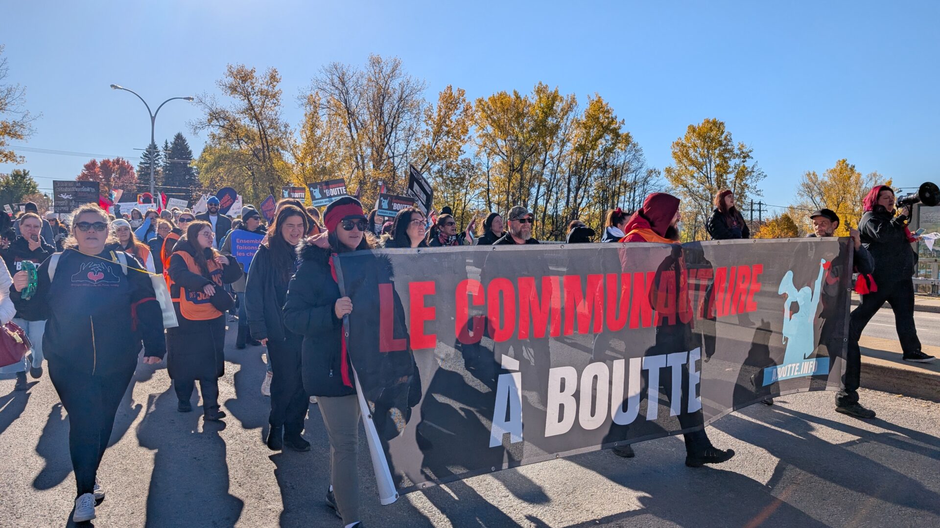 Des organismes des quatre coins de Lanaudière se sont réunis pour la mobilisation du 21 octobre 2026. (Photo Médialo – Jason Joly)